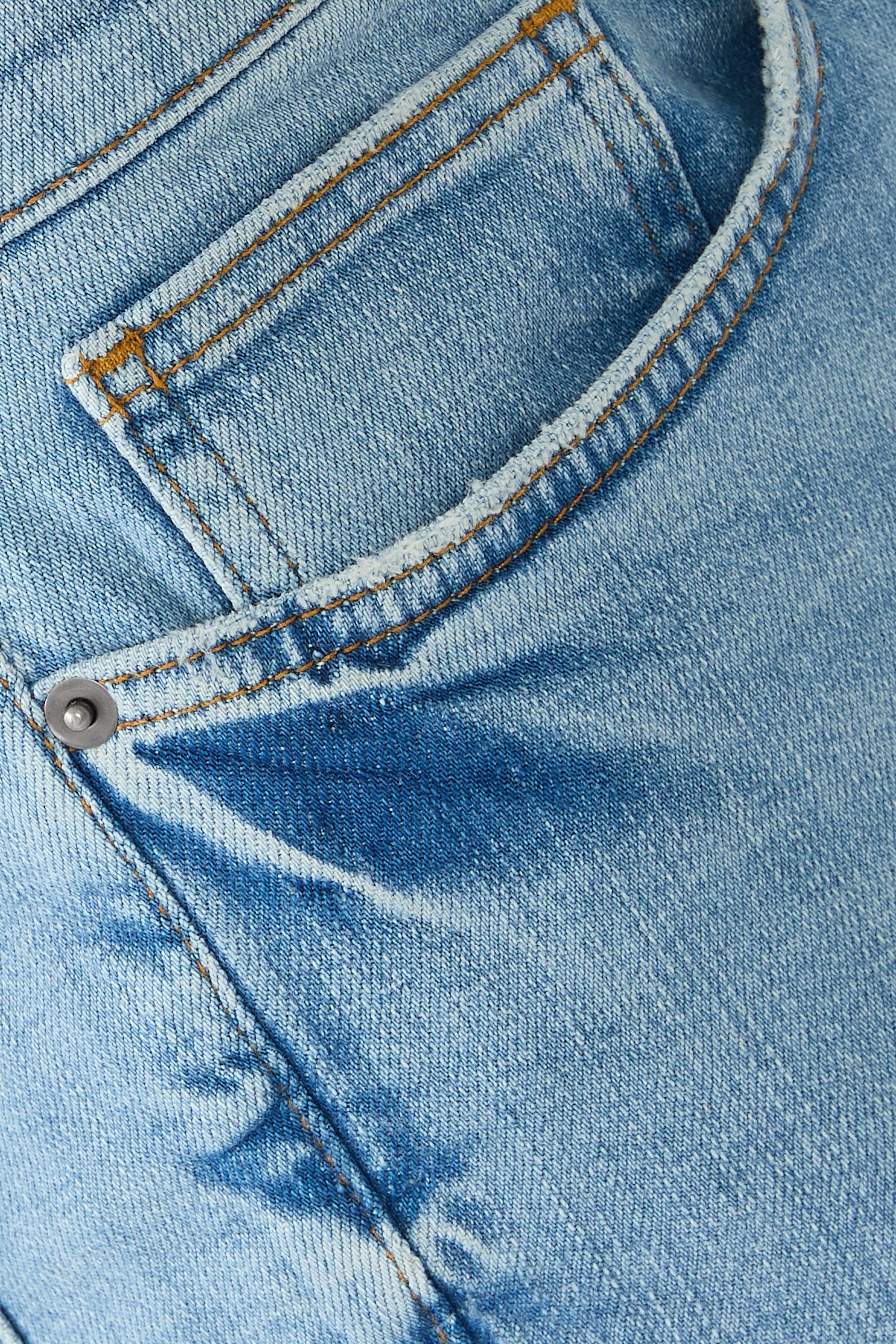 بنطال جينز اوم بقصة سكيني