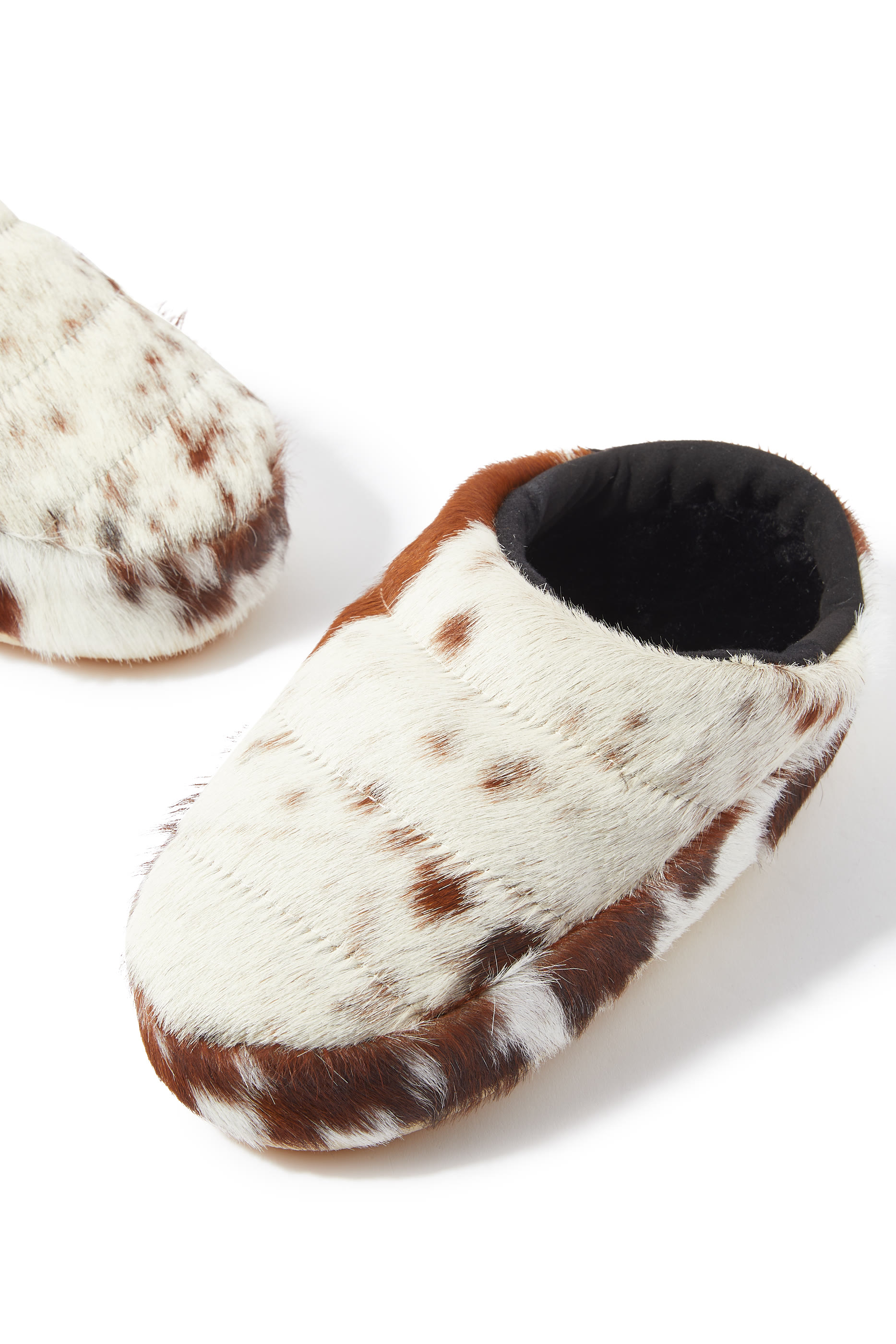 حذاء مفتوح من الخلف بلا أربطة شعر مهر