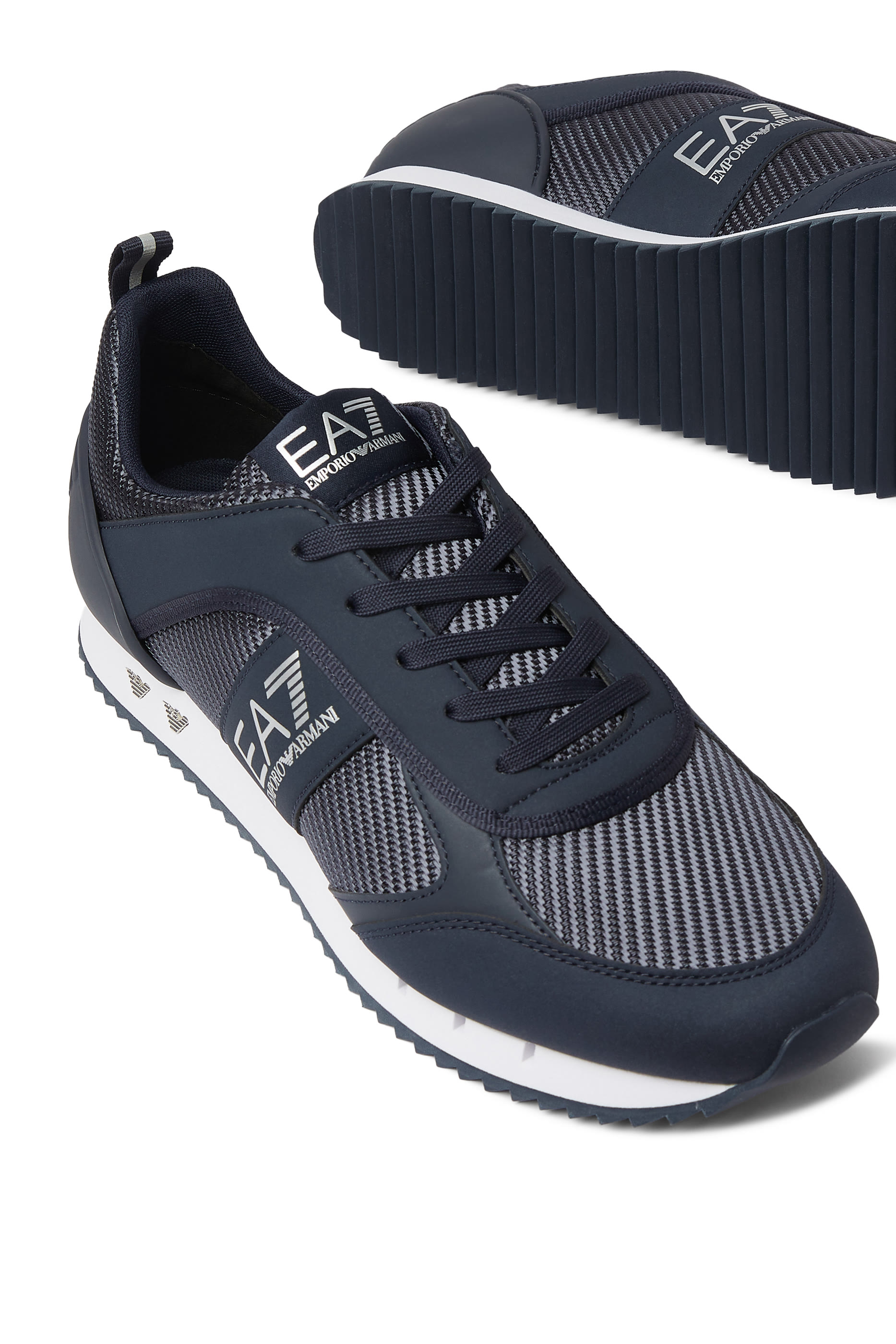 سنيكرز بشعار الماركة