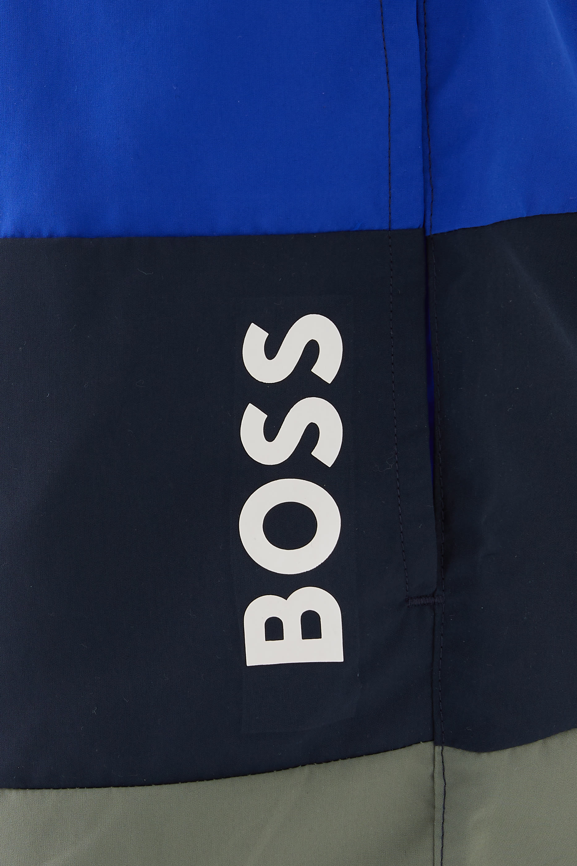 شورت سباحة من مواد معاد تدويرها مقسم لألوان