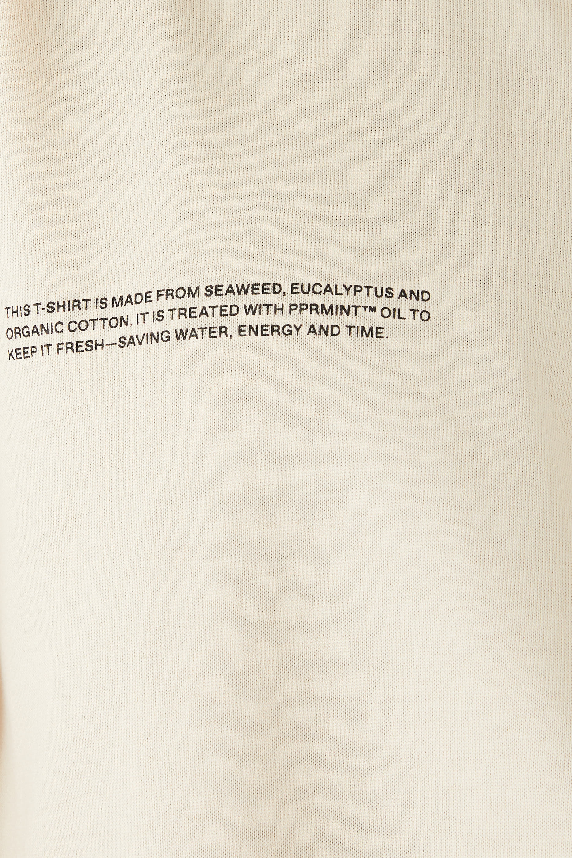 تيشيرت بأكمام طويلة بشعار الماركة