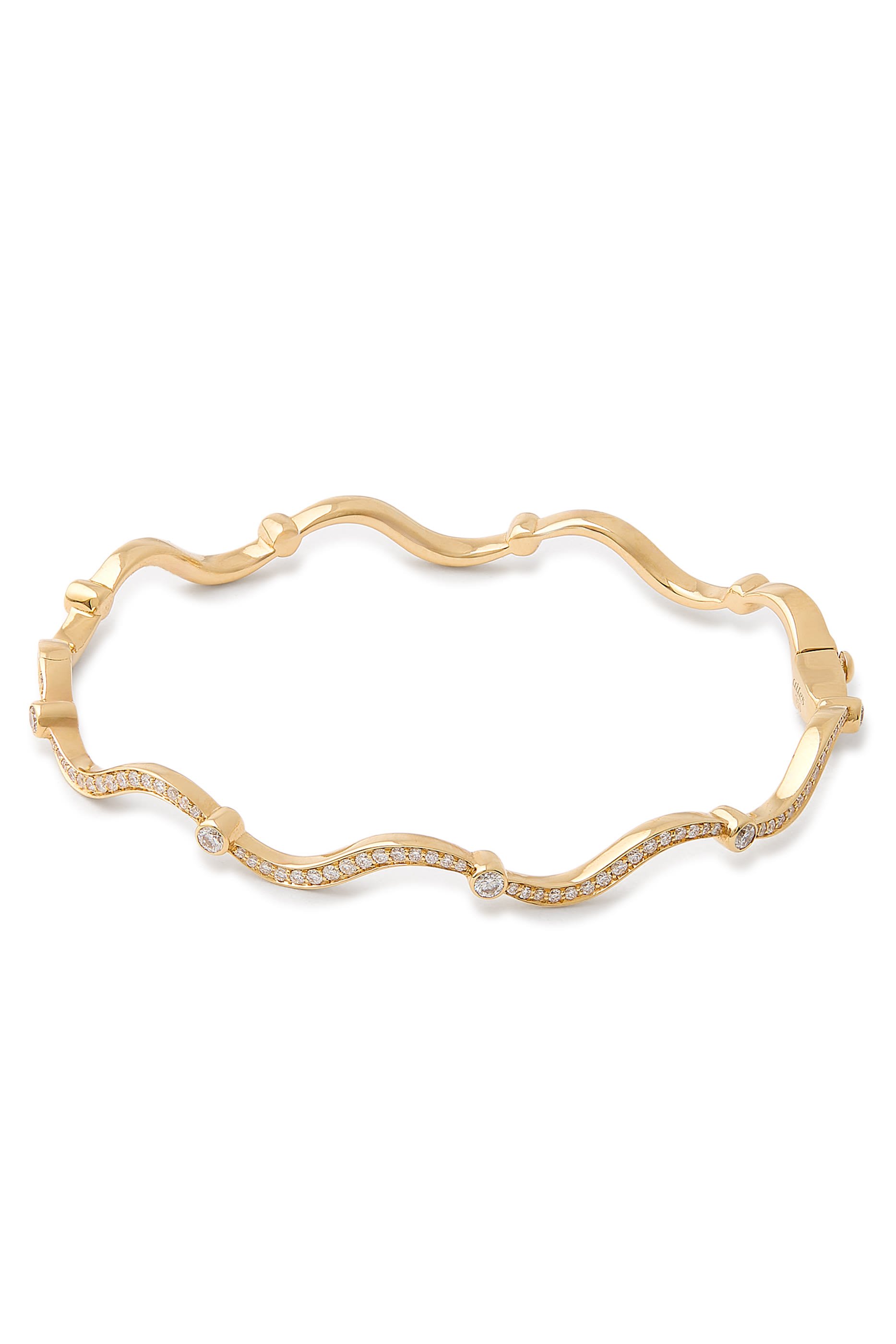 سوار بتصميم مموج مرصع بالماس ذهب عيار 18