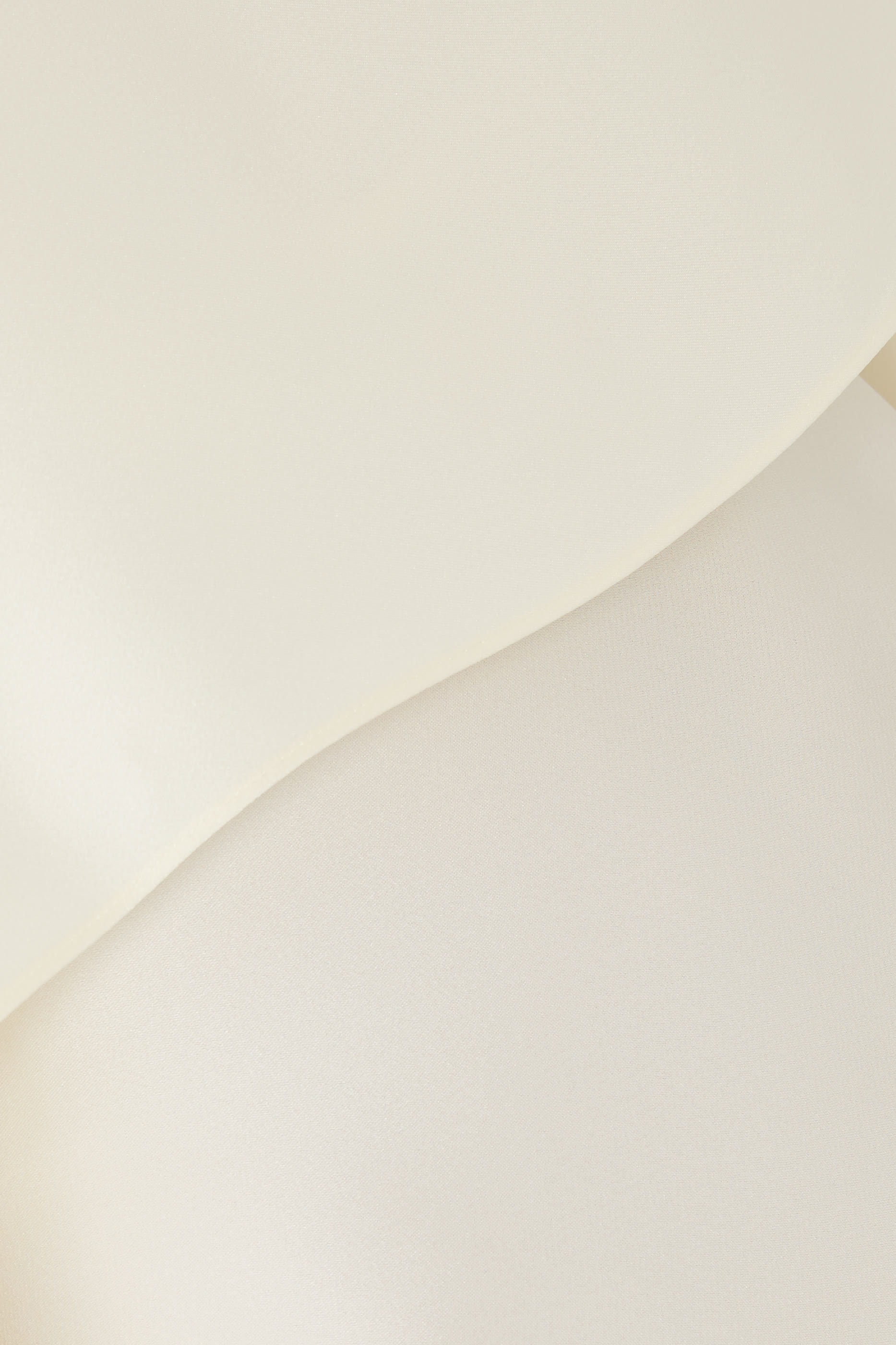 فستان سهرة بطبقات ستان