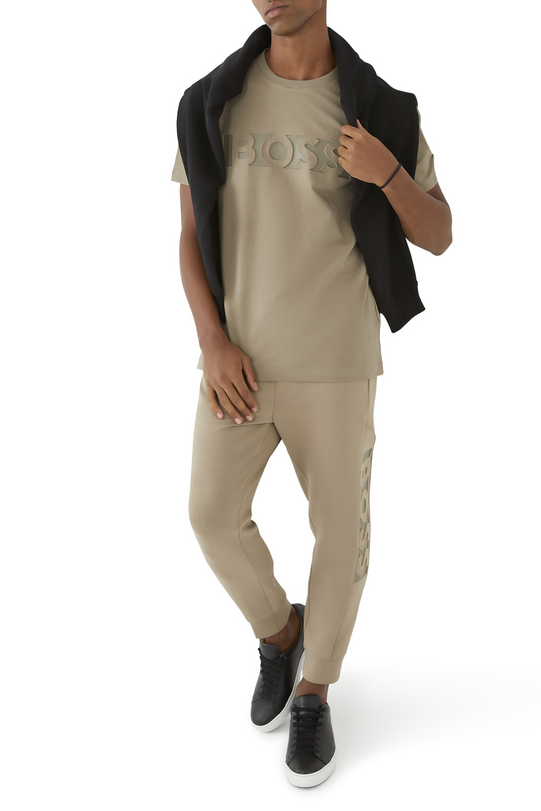 تيشيرت مزين بشعار الماركة