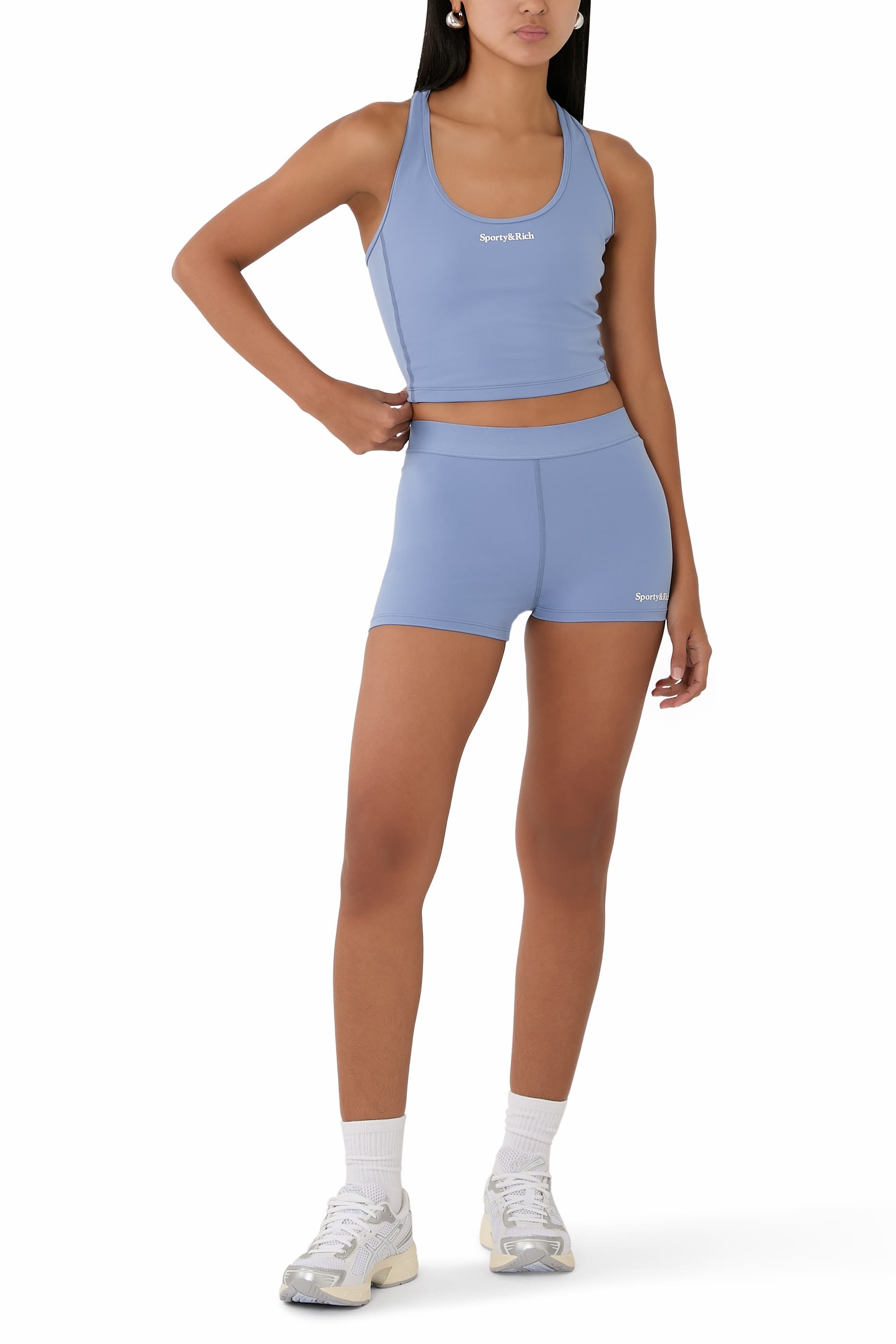 شورت رياضي بشعار الماركة بخط سيريف