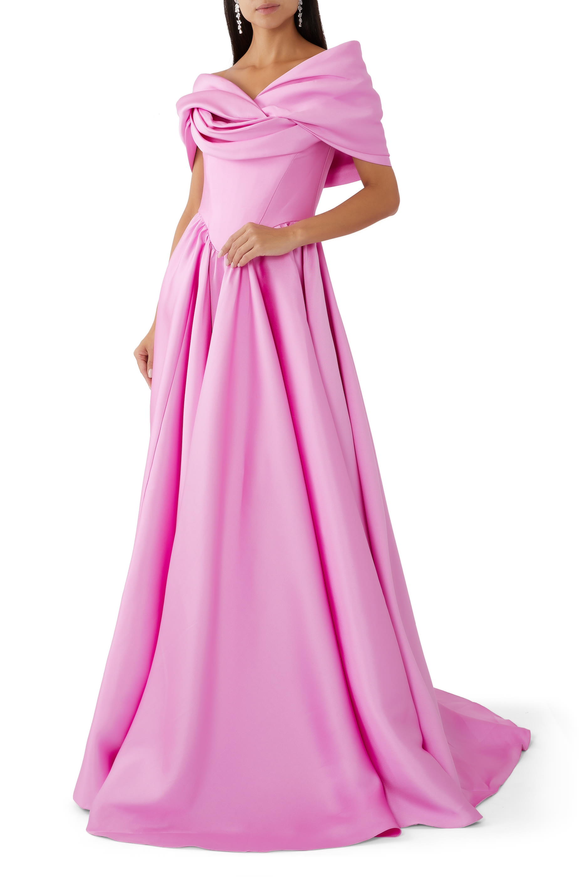 فستان سهرة علياء ميكادو