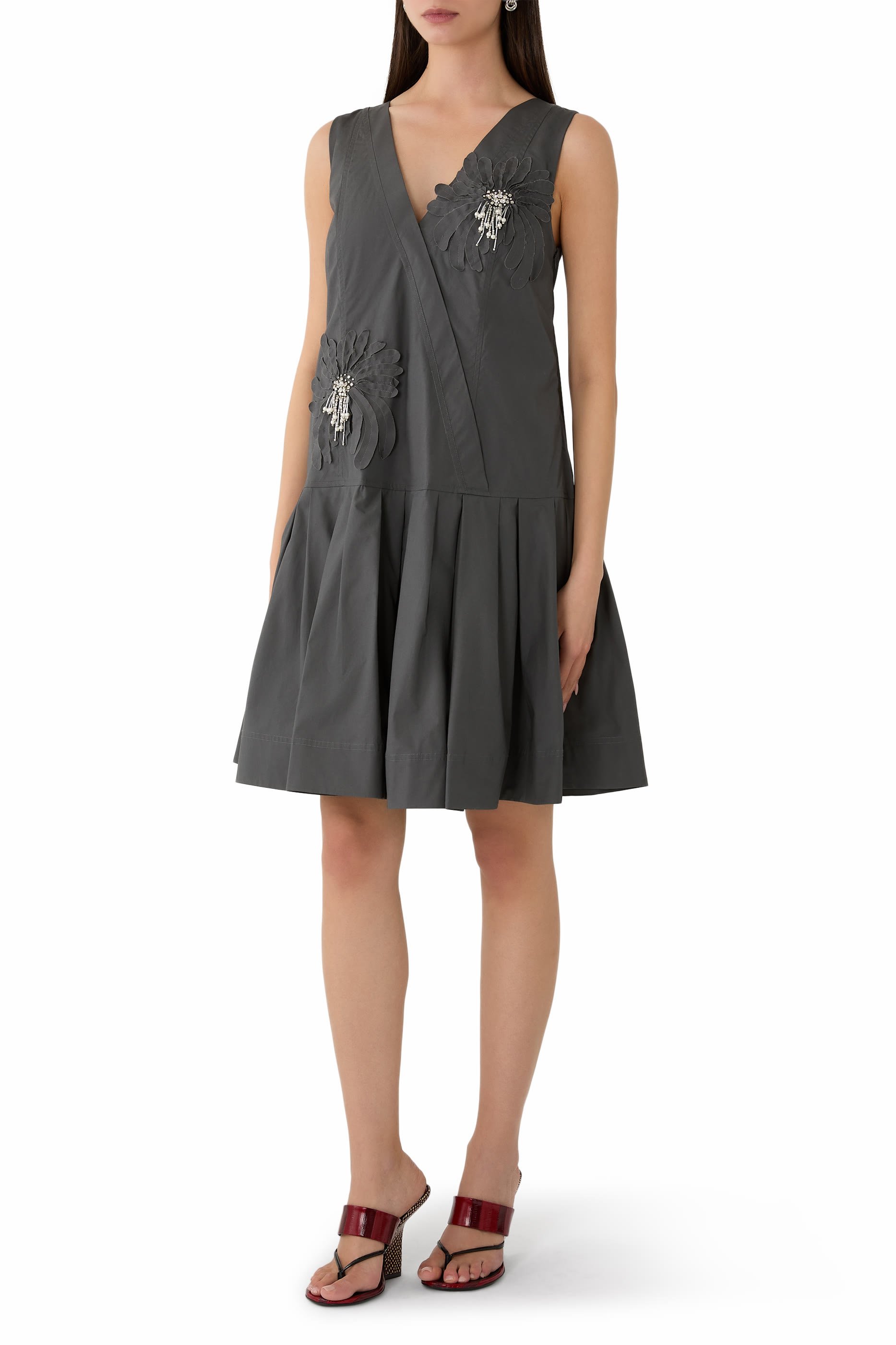 فستان درابيه بلا أكمام بتطريزات زهور بارزة الملمس