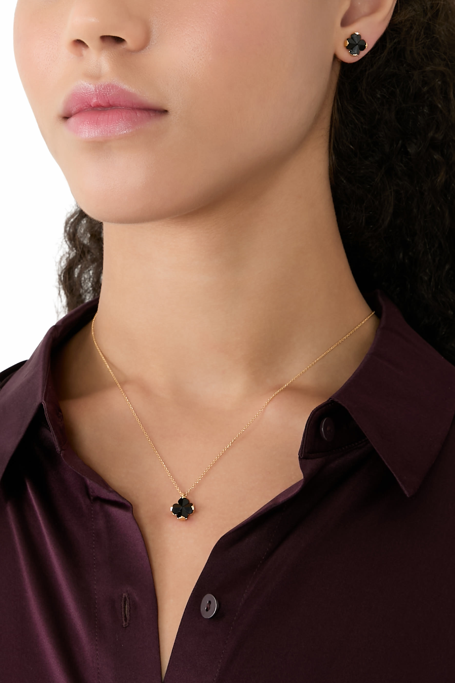 قلادة بدلاية بتصميم زهرة بالشكل البستوني 