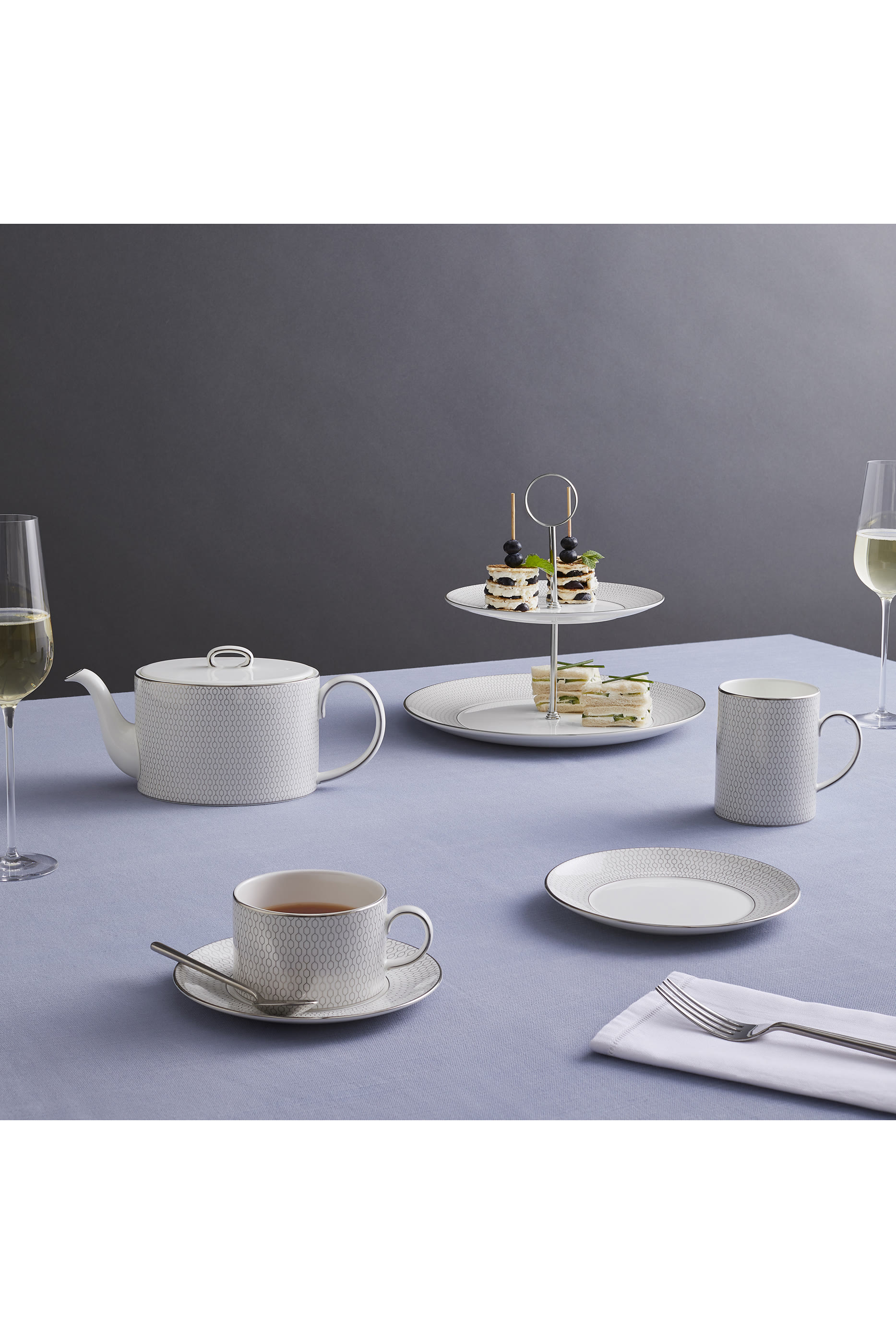 حامل كيك جيو بلاتينيوم بطابقين