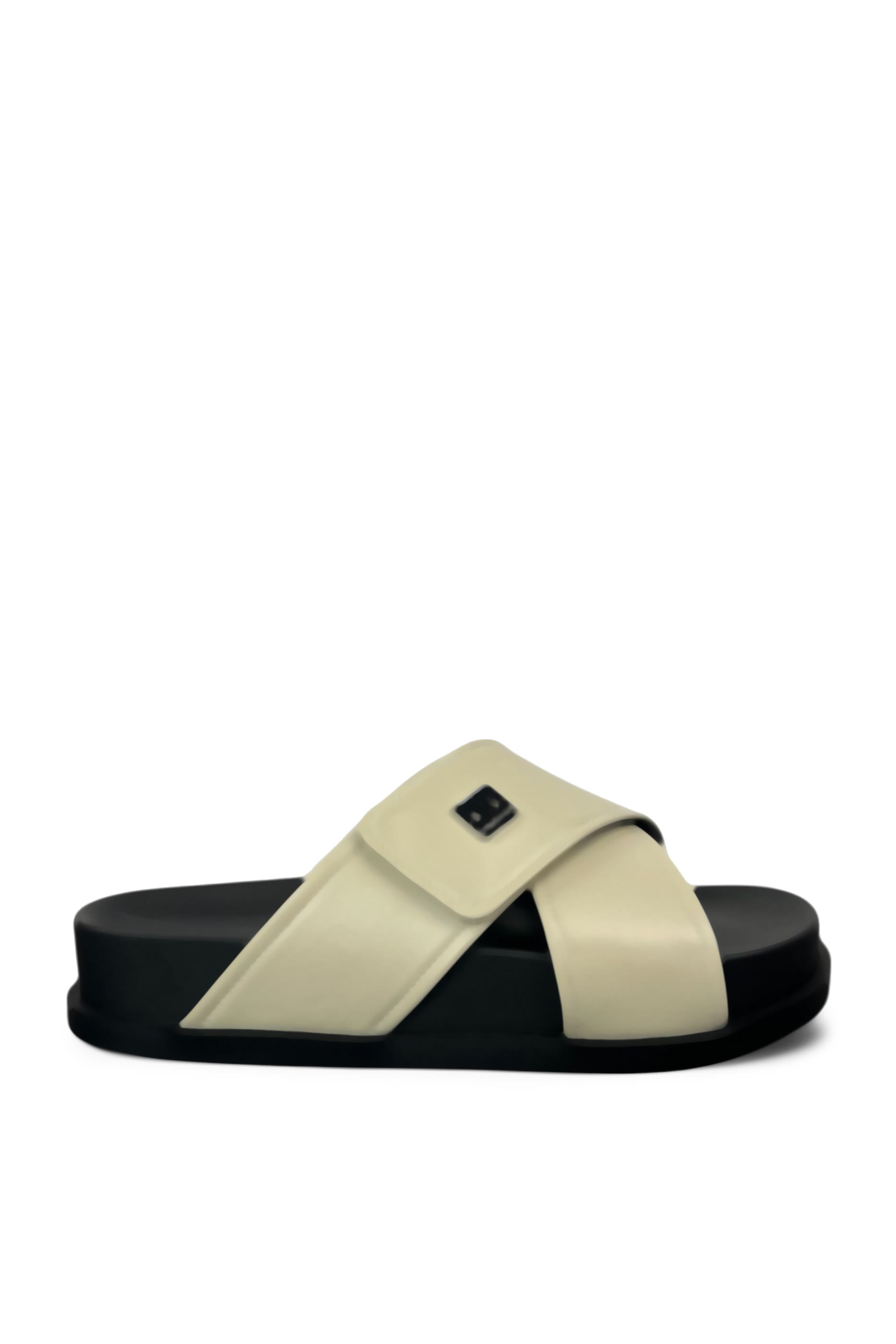 صندل بشعار الماركة