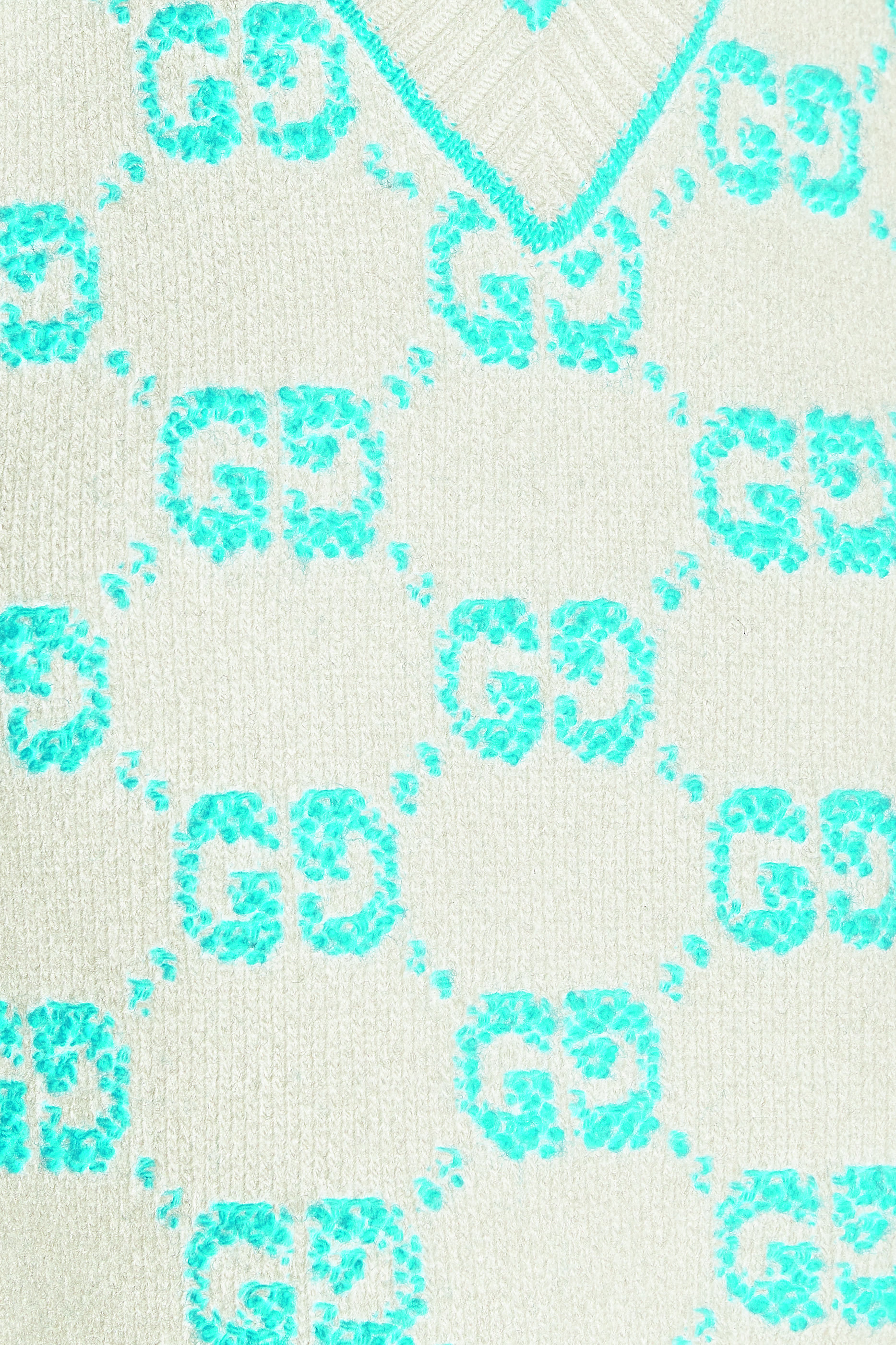 فيست صوف بطبعة حروف شعار الماركة جاكار