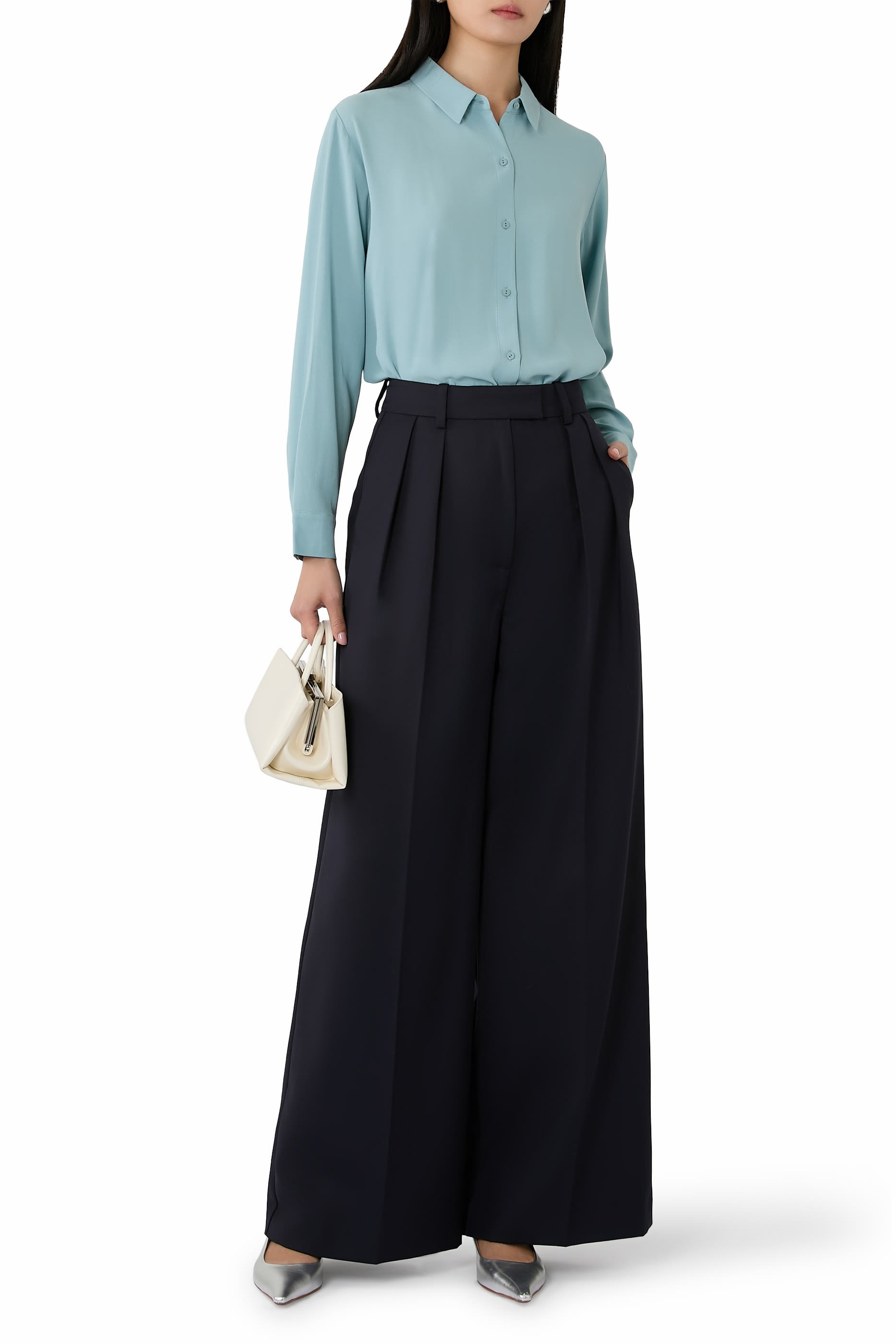 قميص بياقة كلاسيكية وحافة غير متماثلة كتان عضوي