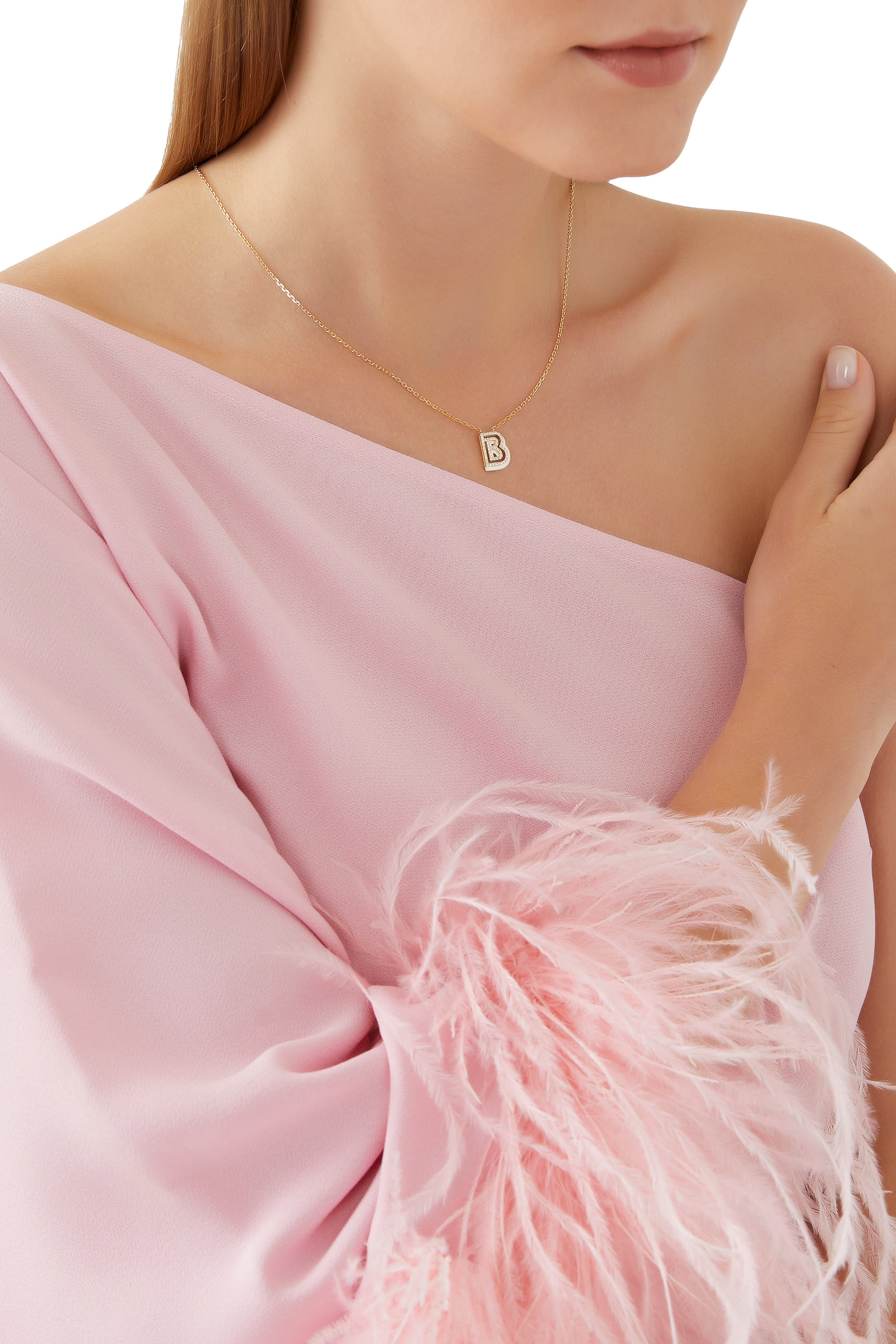 قلادة بدلاية بتصميم حرف B مرصعة بالماس ذهب عيار 18