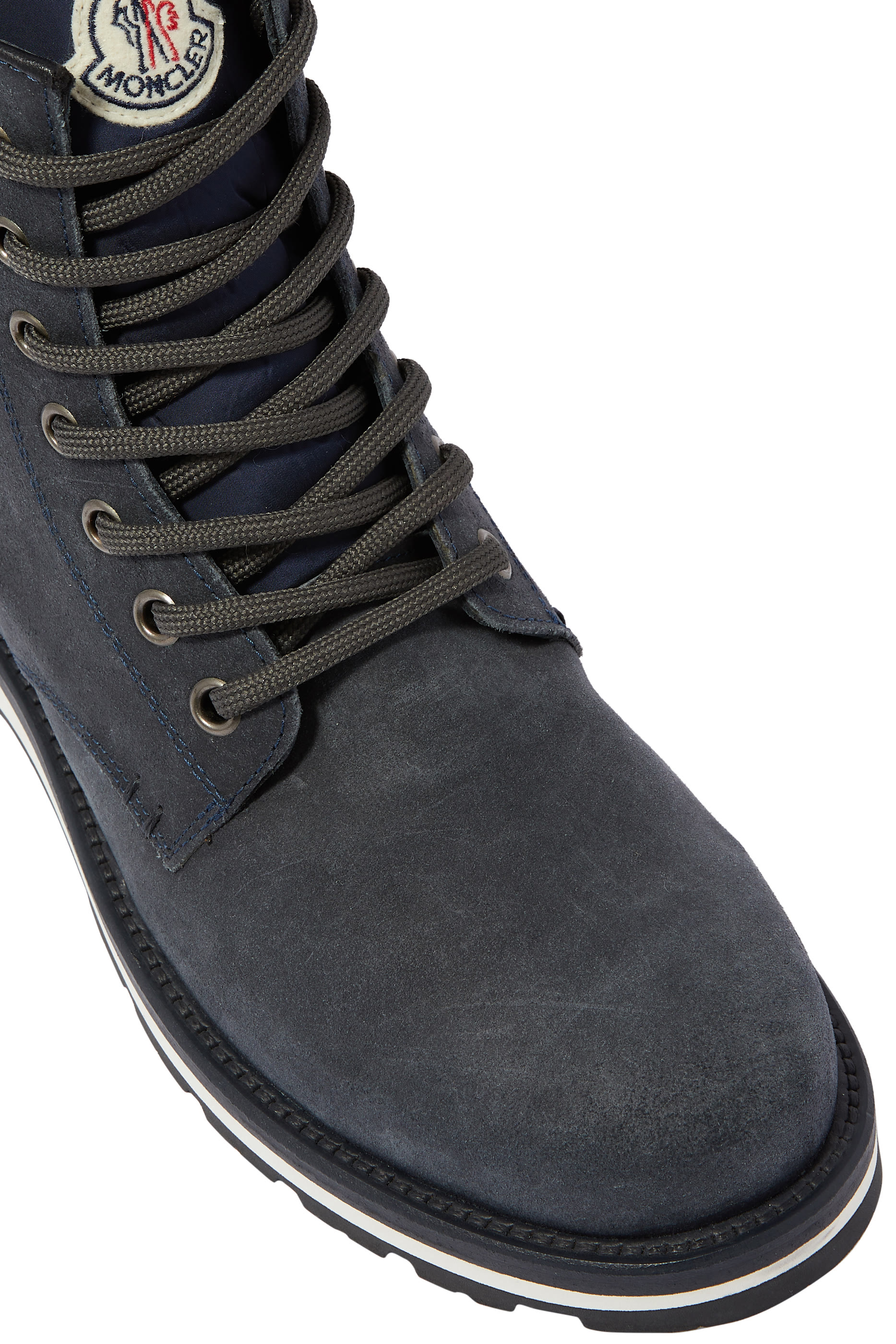 بوت فانكوفر بأربطة