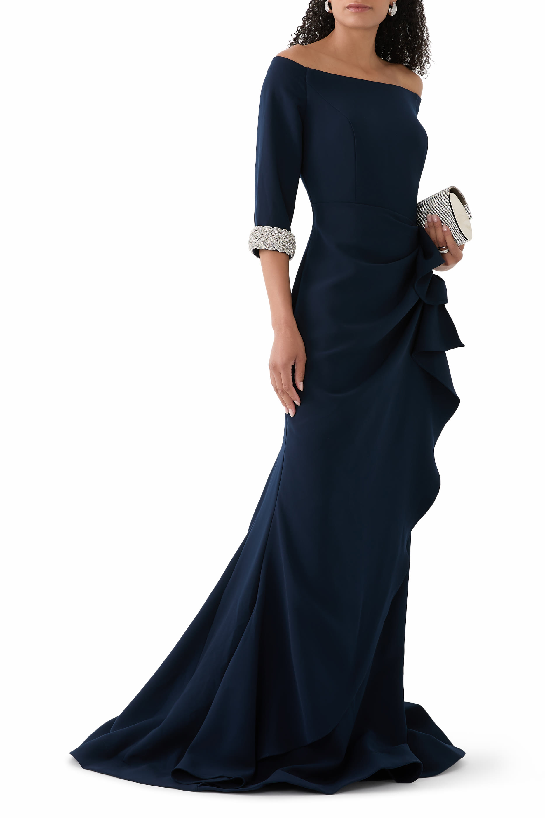 فستان سهرة بأكتاف متساقطة