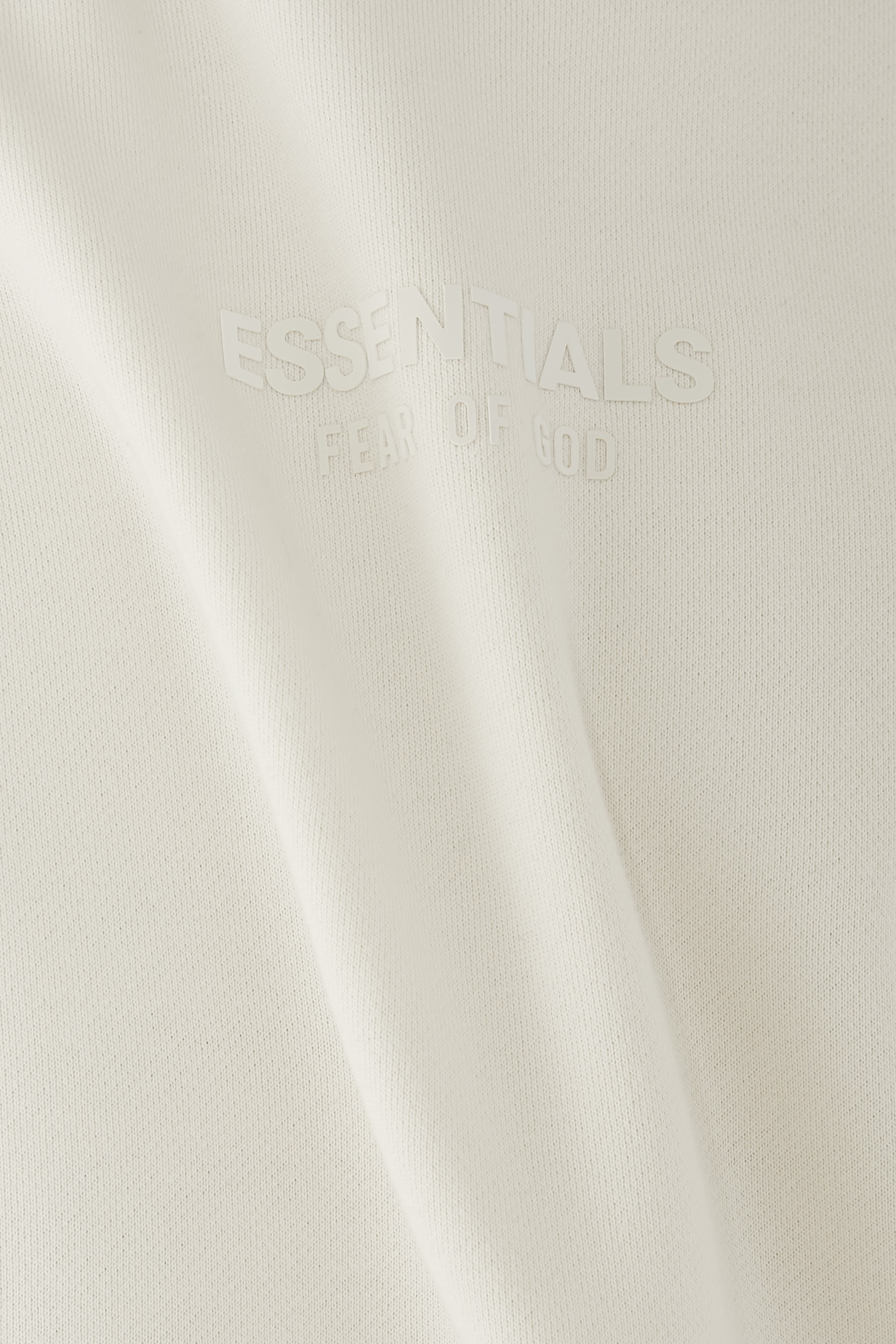 سويت شيرت بياقة ضيقة بشعار اسنشالز