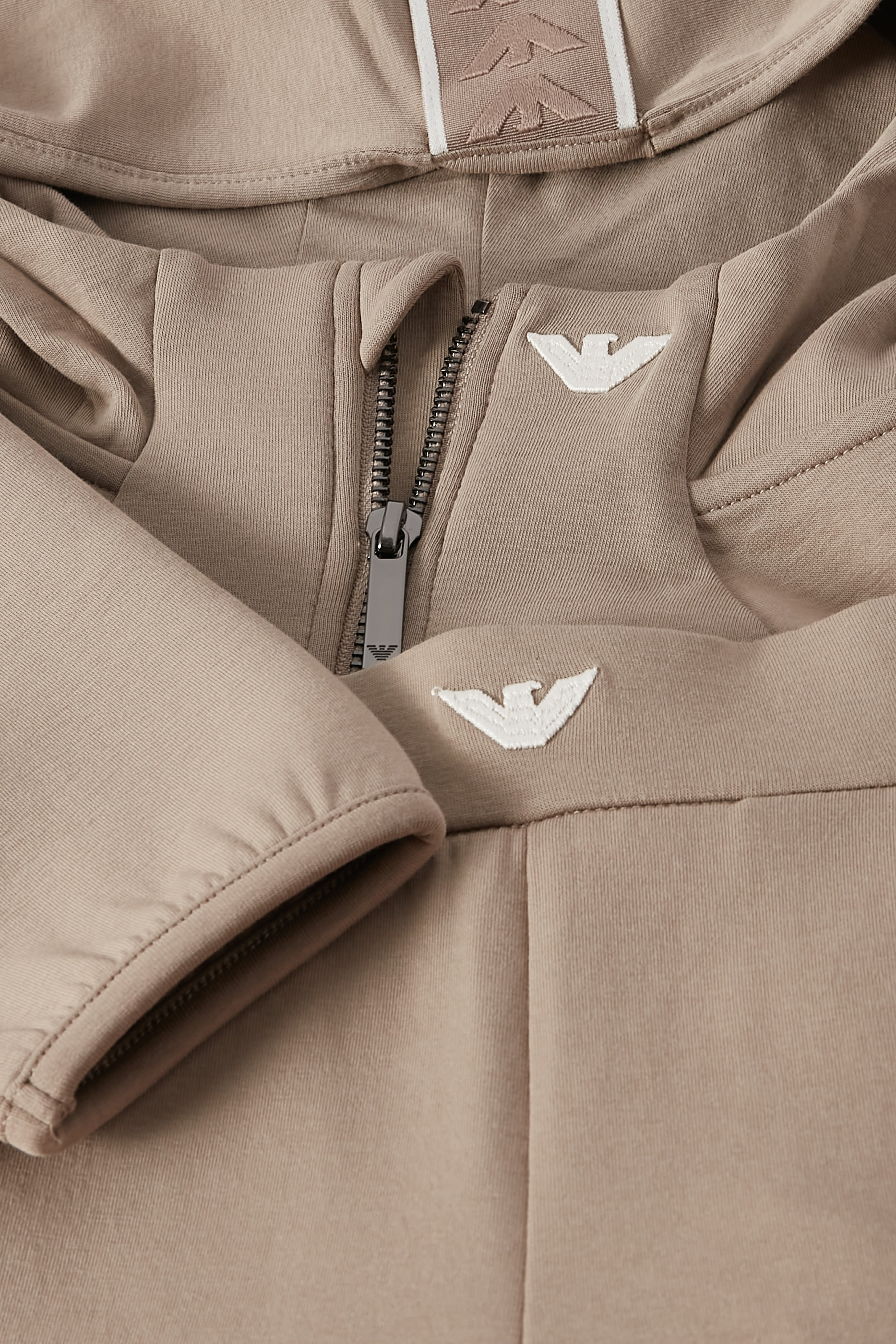 بدلة رياضية بشعار الماركة للأطفال