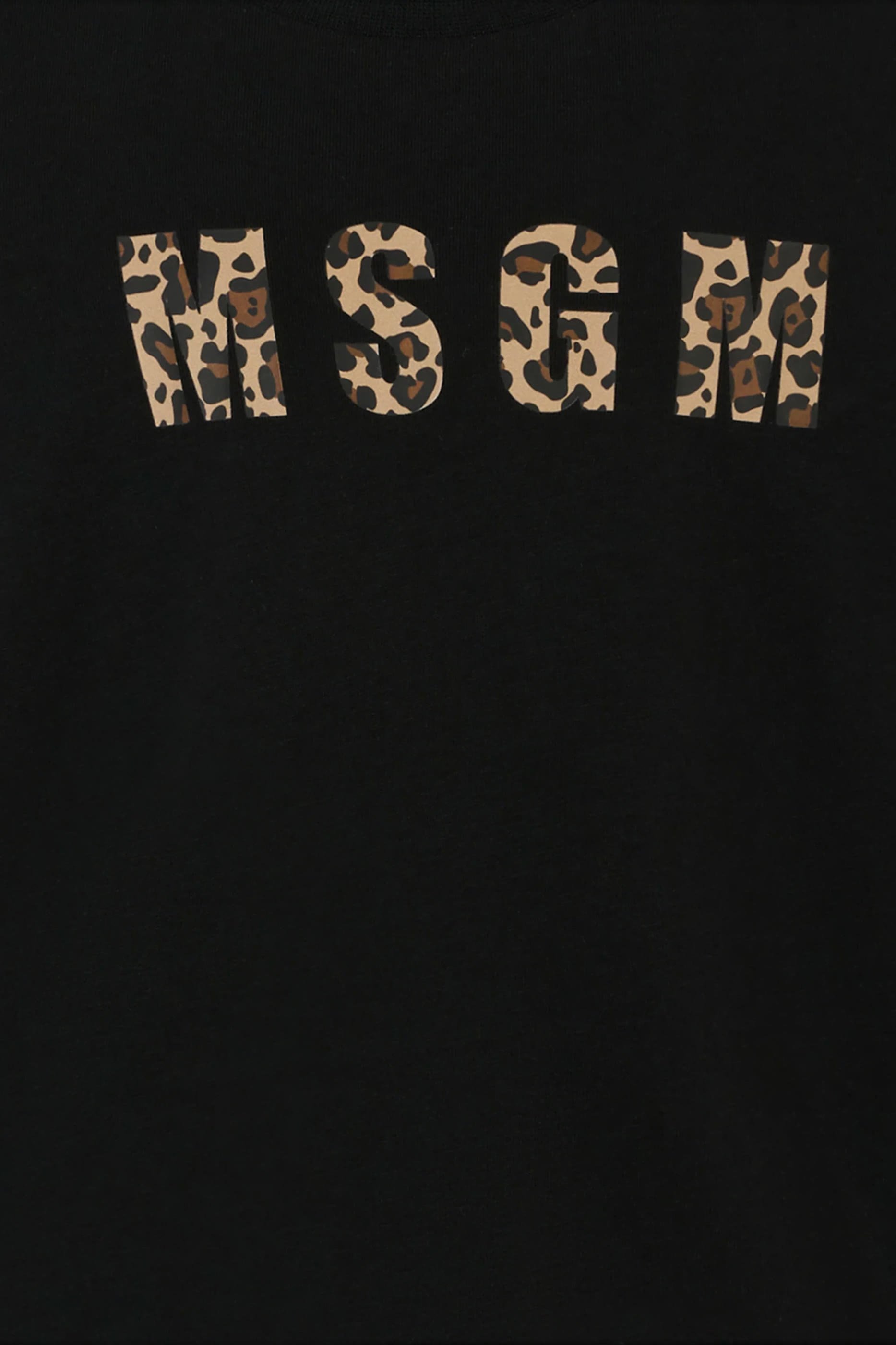 تيشيرت بقصة مربعة بشعار الماركة للأطفال