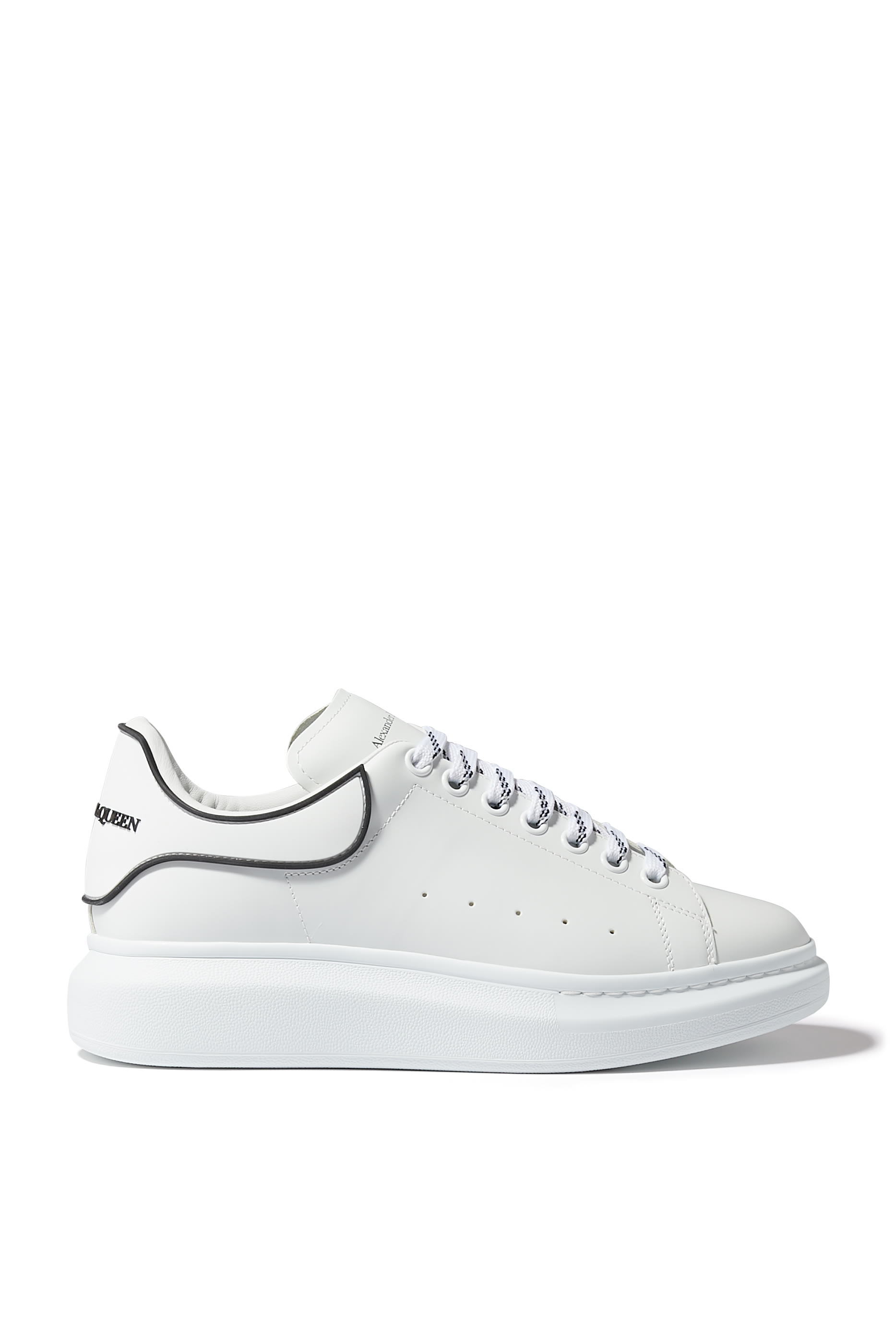 سنيكرز بنعل سميك