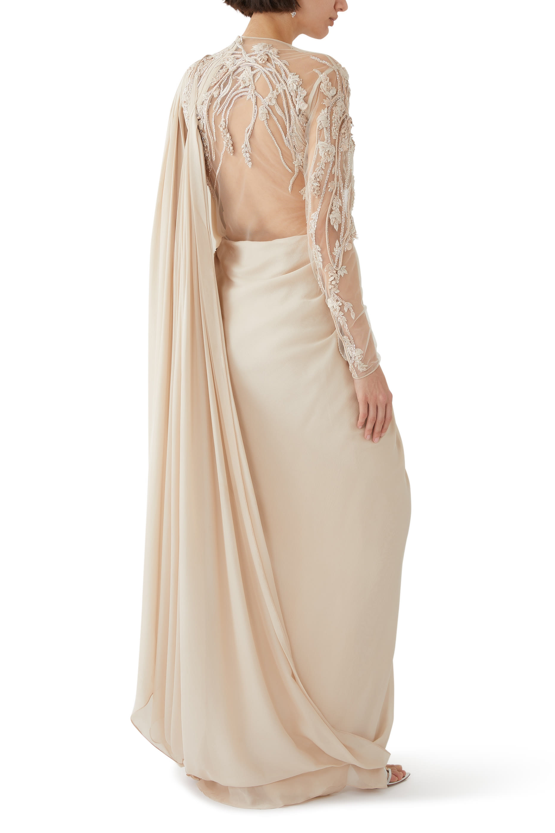 فستان سهرة بتصميم ساري بكم طويل