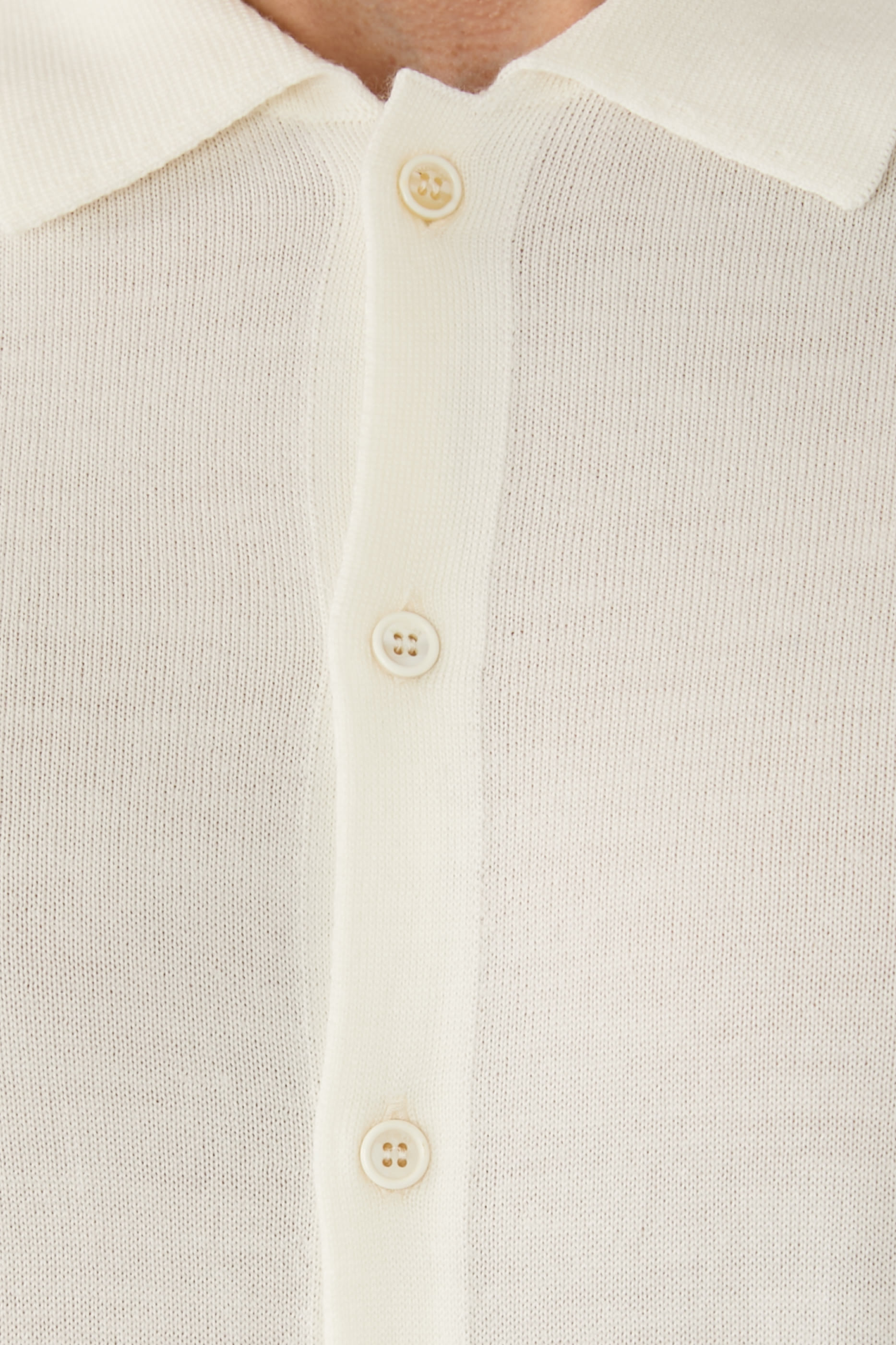 قميص زانون بقصة ضيقة