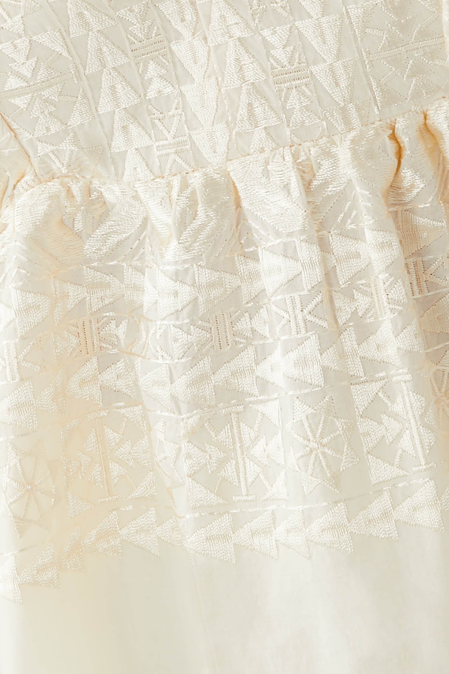 بلوزة بأكمام طويلة