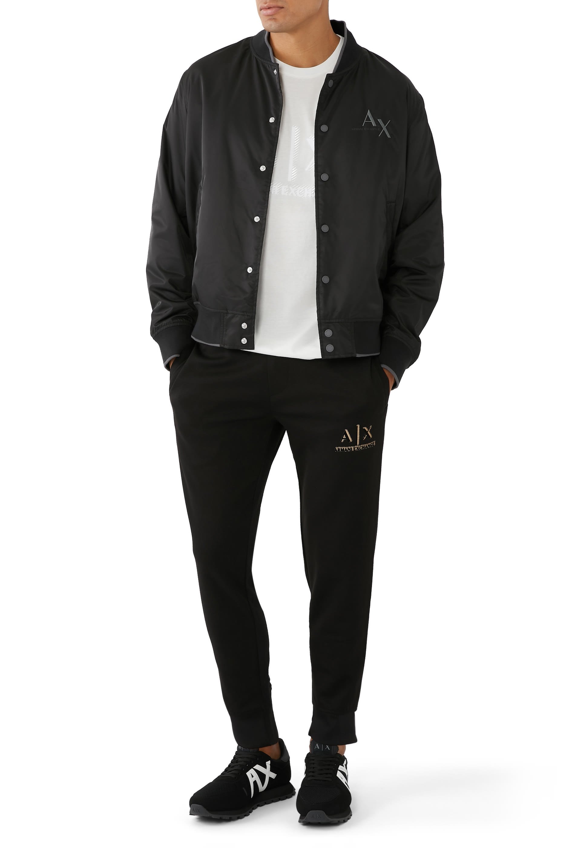 جاكيت بشعار الماركة