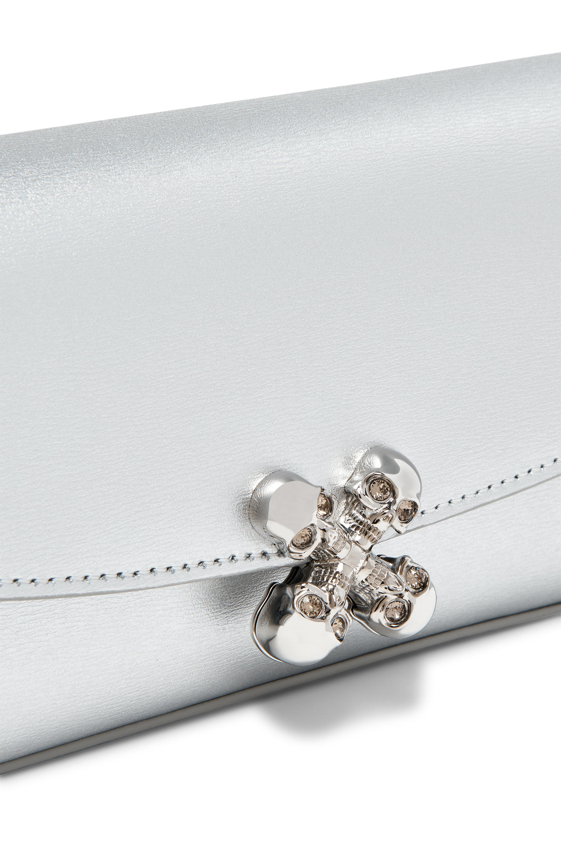 حقيبة صغيرة بحلي جمجمة على شكل زهرة