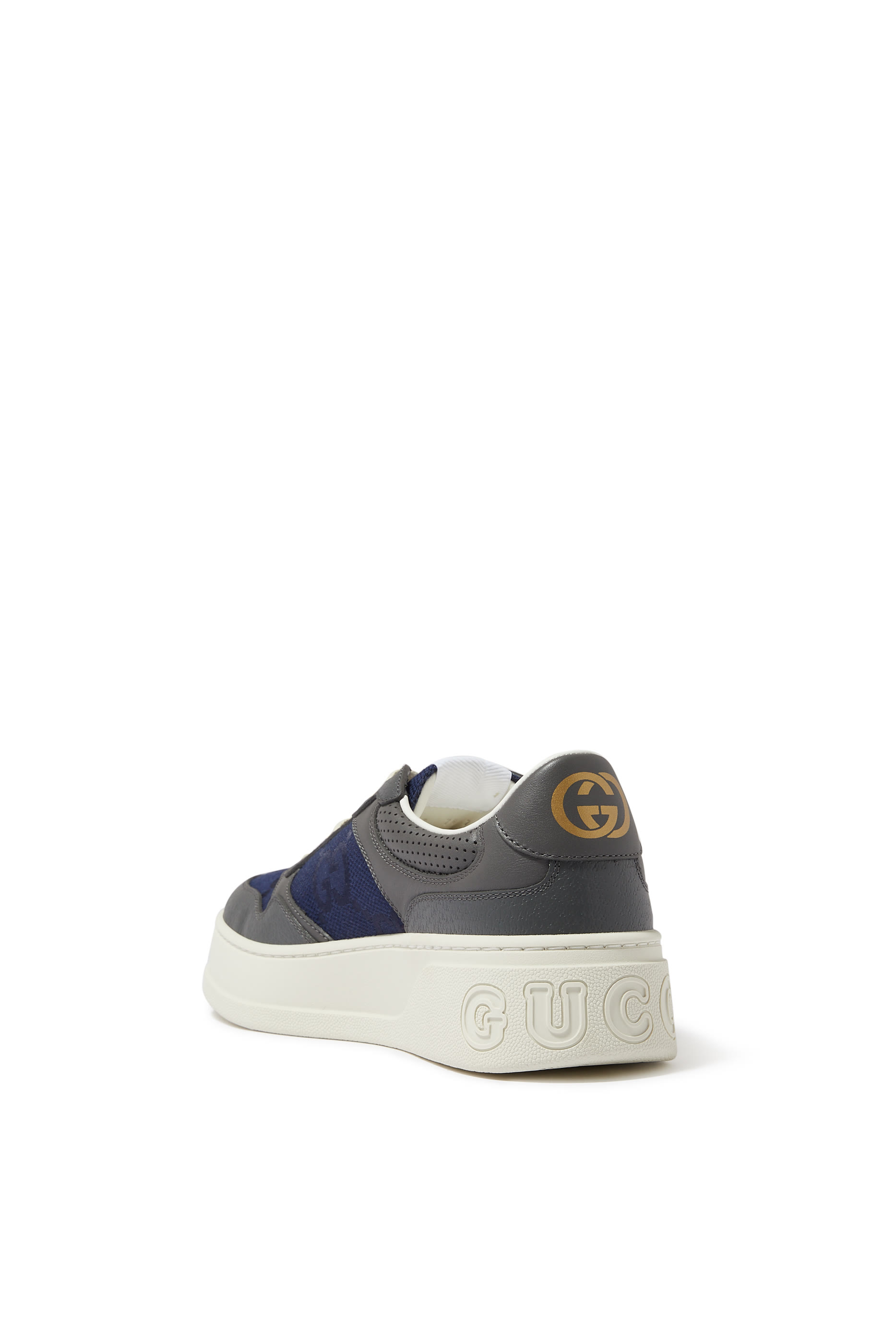 سنيكرز جلد وقنب بنقشة شعار الماركة متداخلة