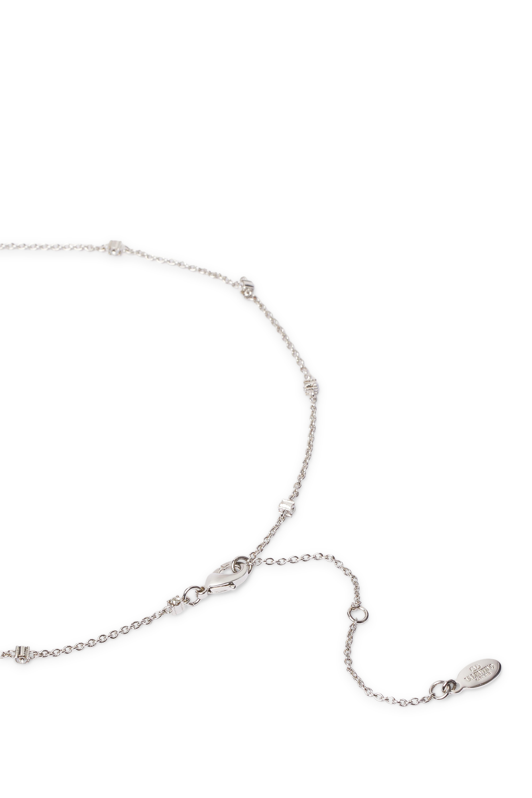 قلادة بدلاية صغيرة بشعار الماركة