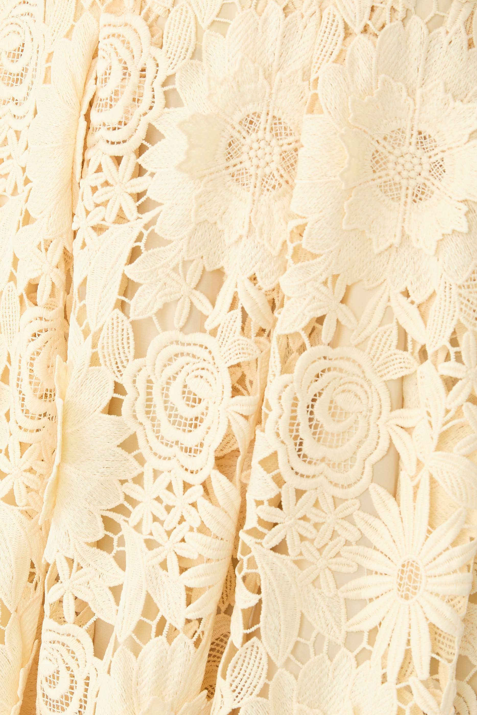 فستان بقصة واسعة متوسطة الطول دانتيل بارز الملمس