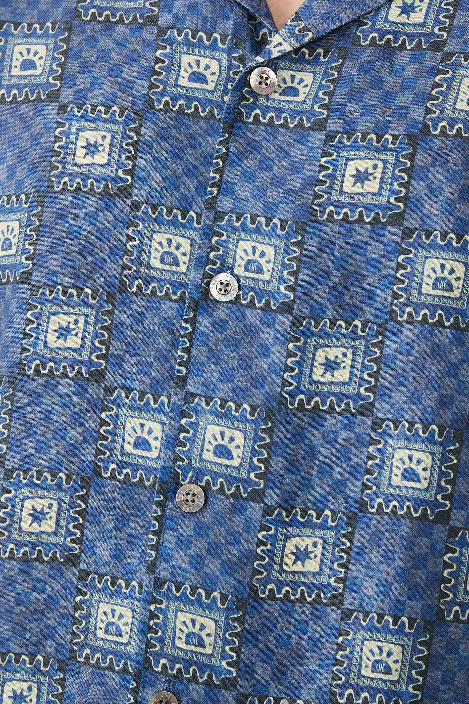 قميص بطبعة تيلها كتان