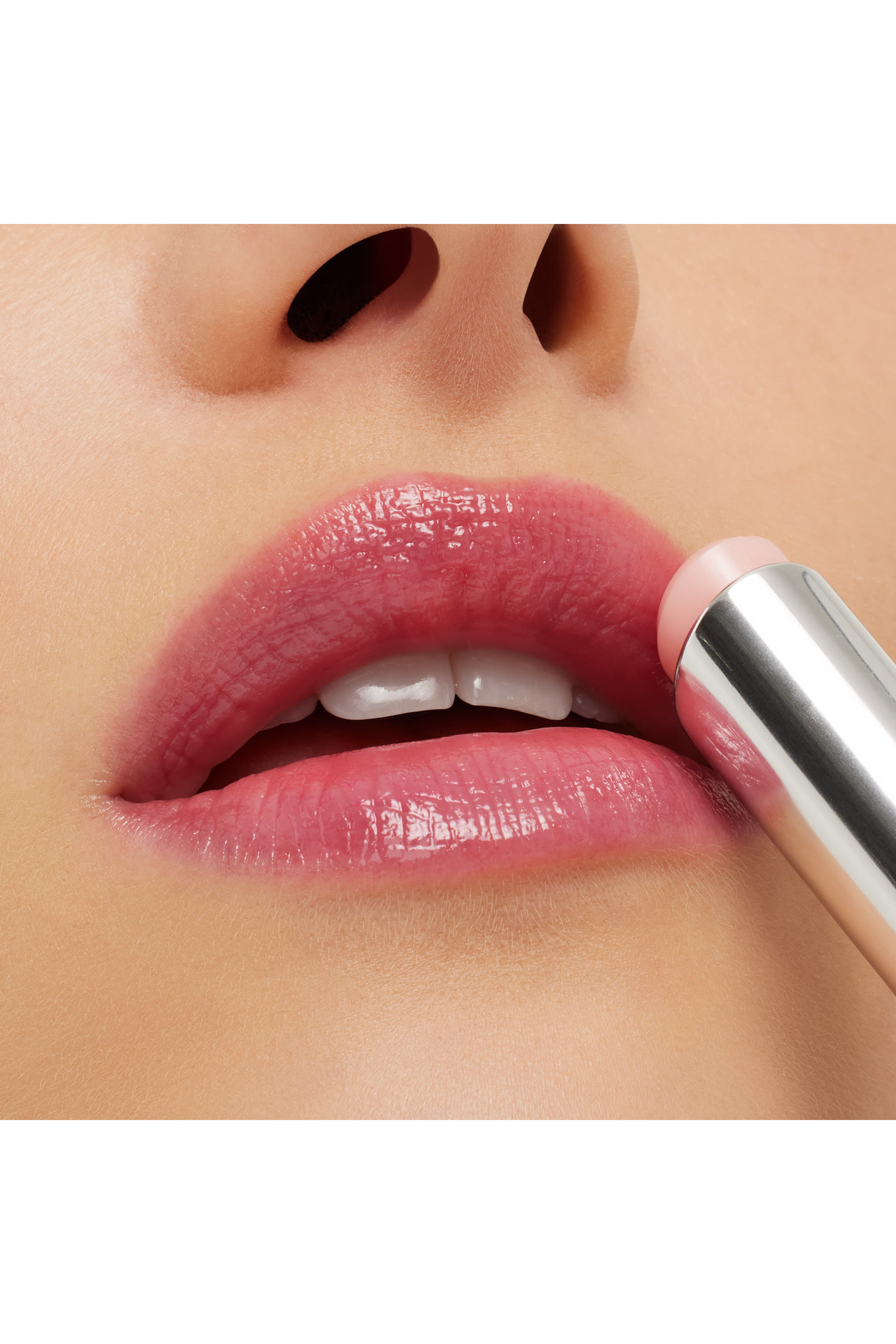 مرطب شفاه جلو بلاي