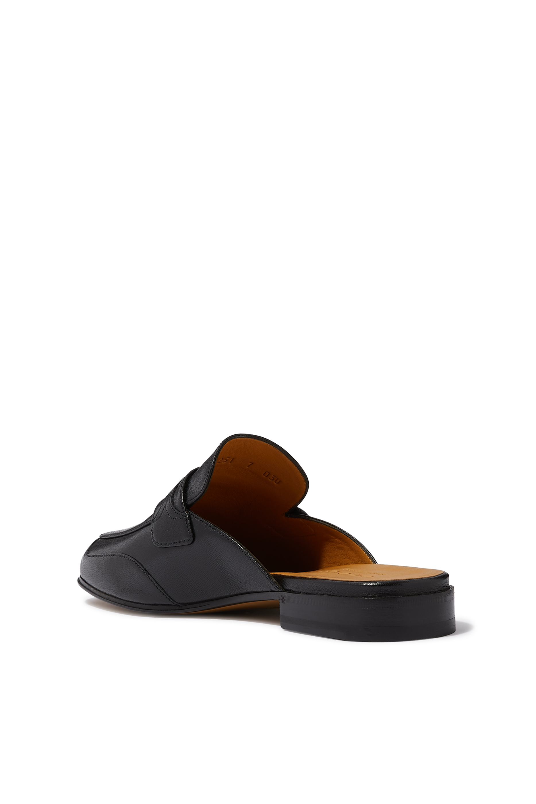 شبشب بشعار حرفي GG متداخلين