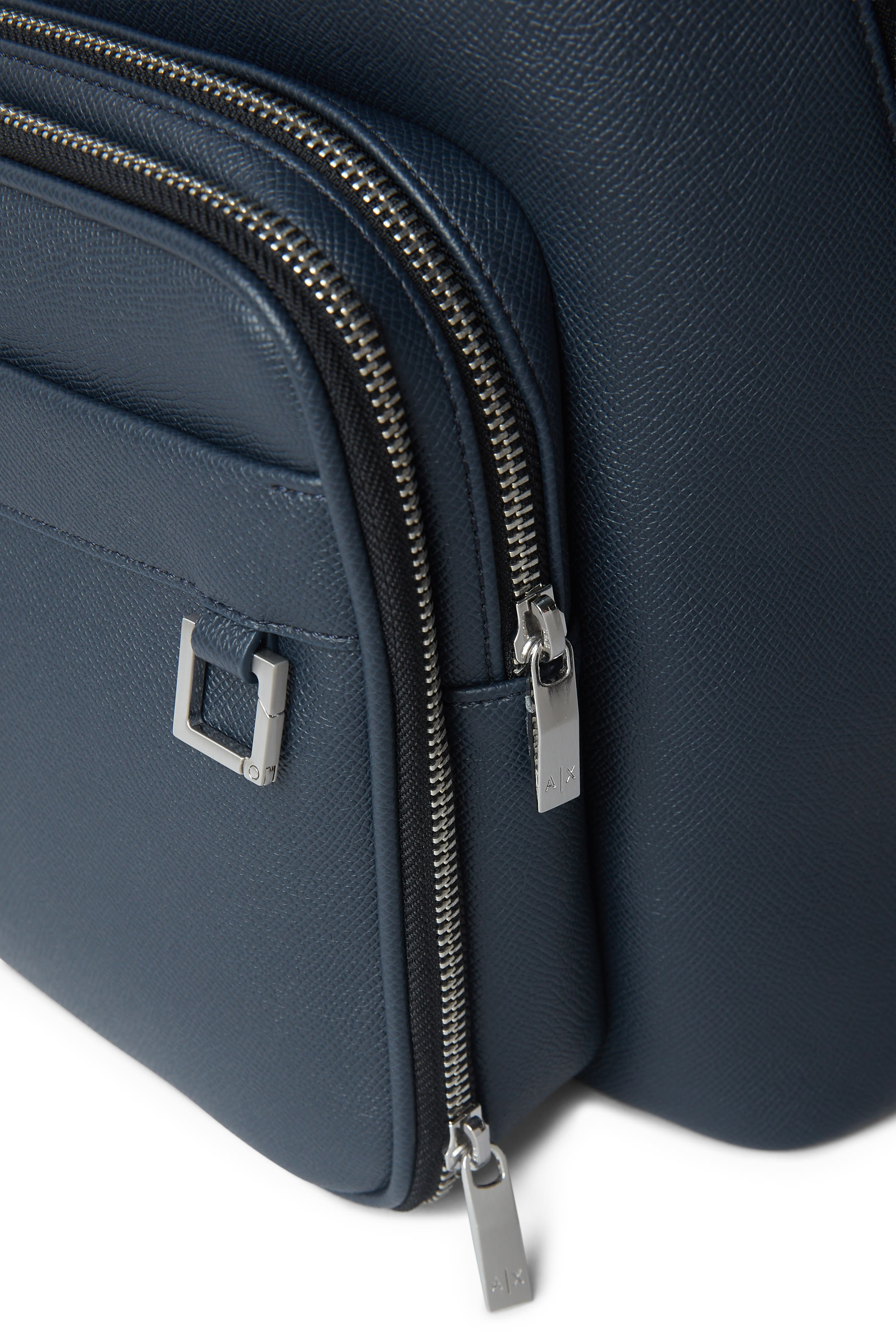 حقيبة ظهر مزينة بشعار الماركة قماش معالج