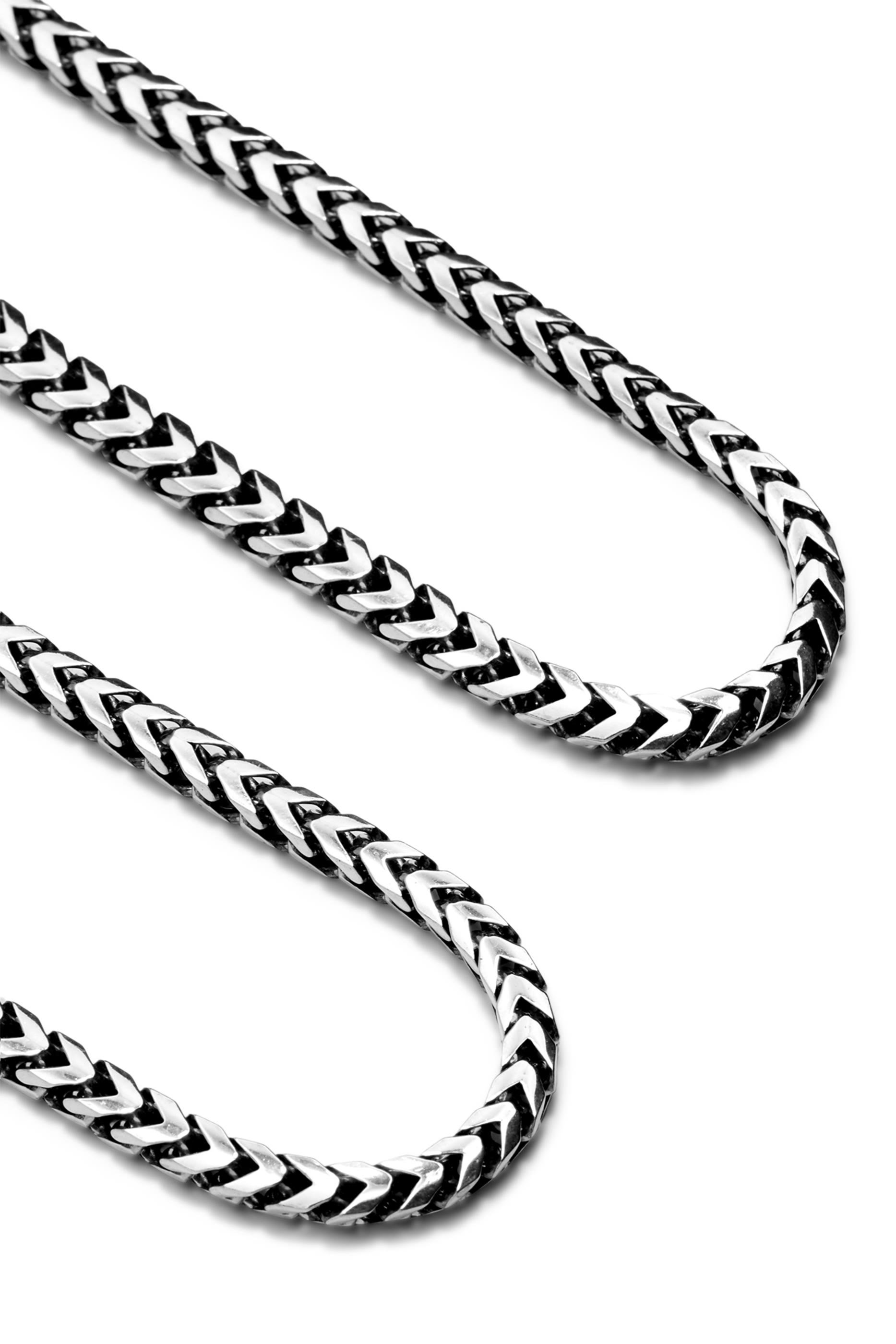 قلادة سلسلة بحلقات مربعة