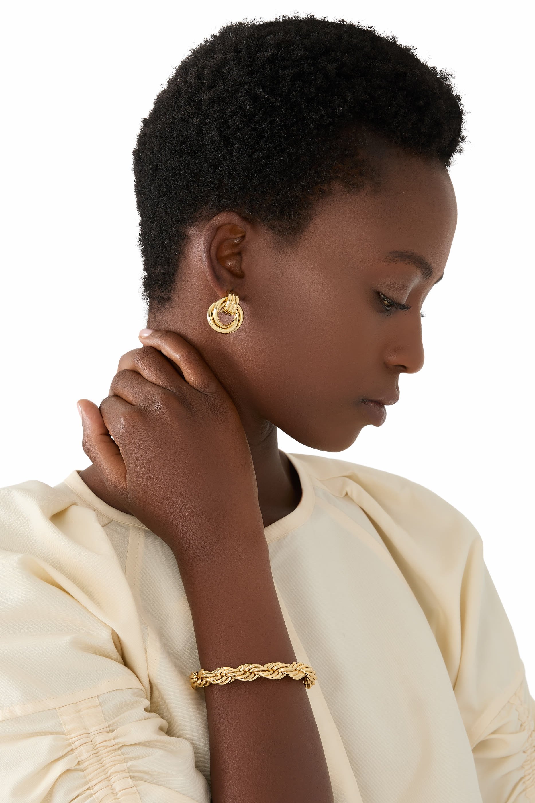 أقراط بتصميم ثلاث عقد