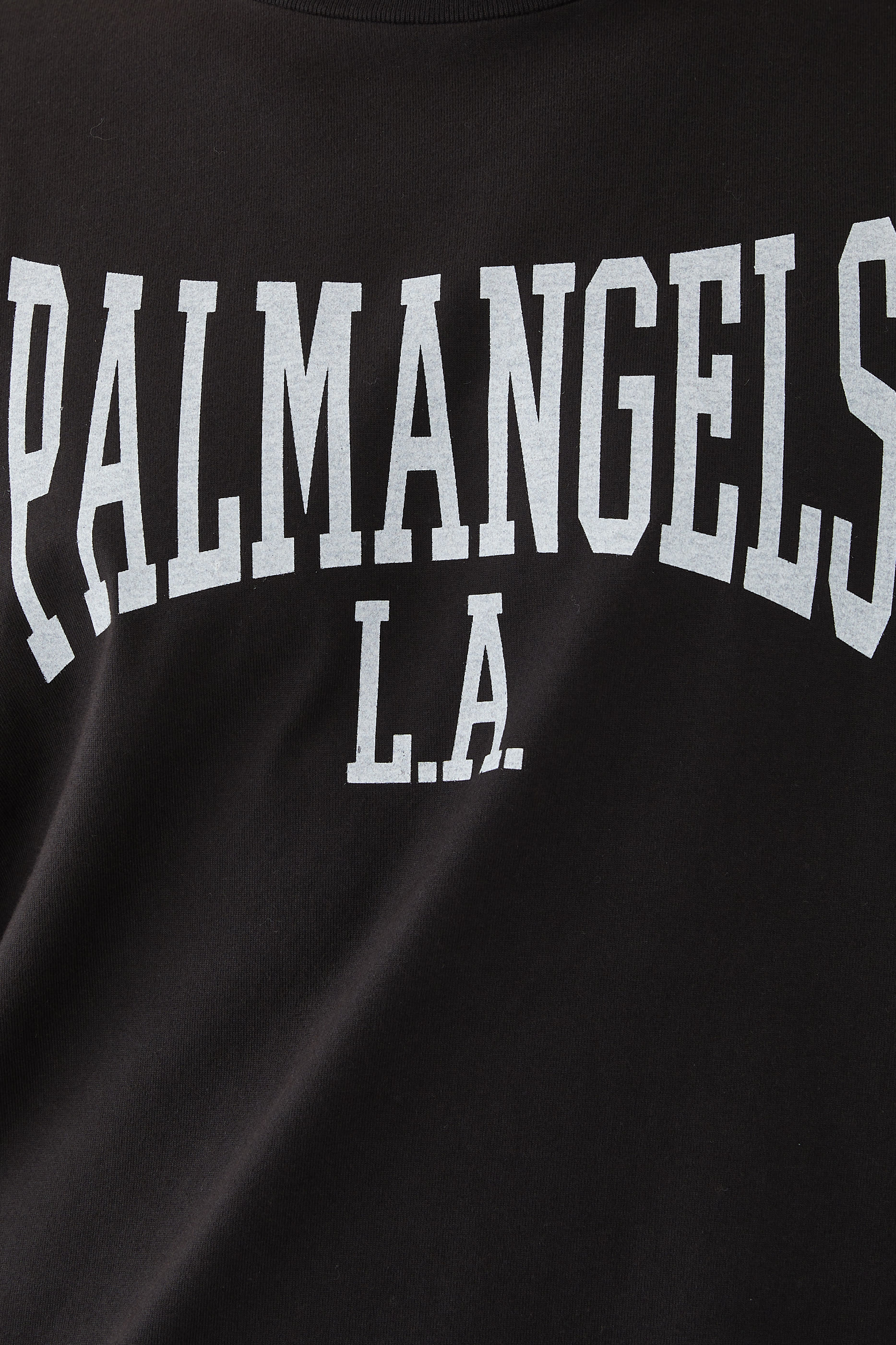 تيشيرت بتصميم جامعي