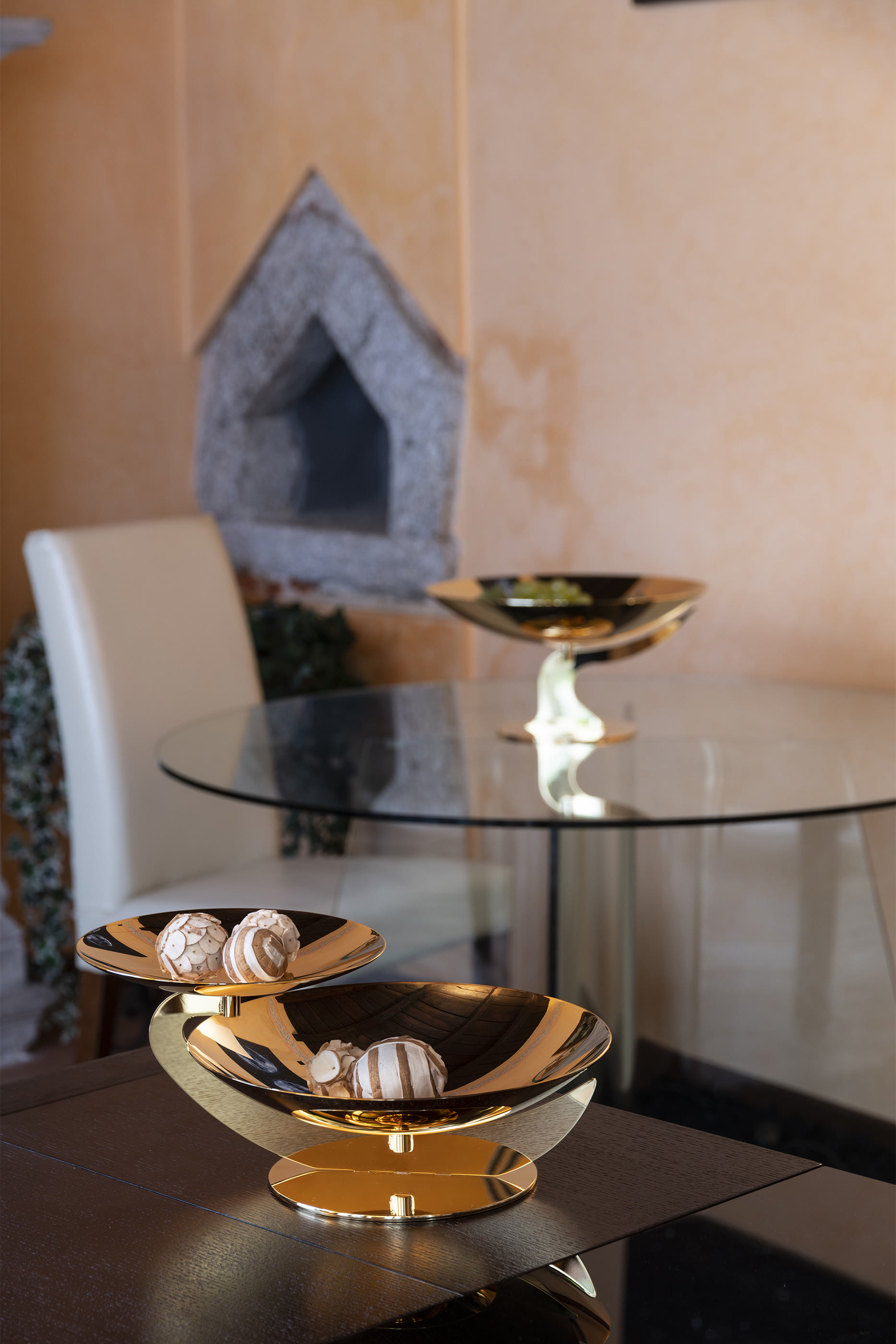 قطعة ديكور مطلية بالذهب