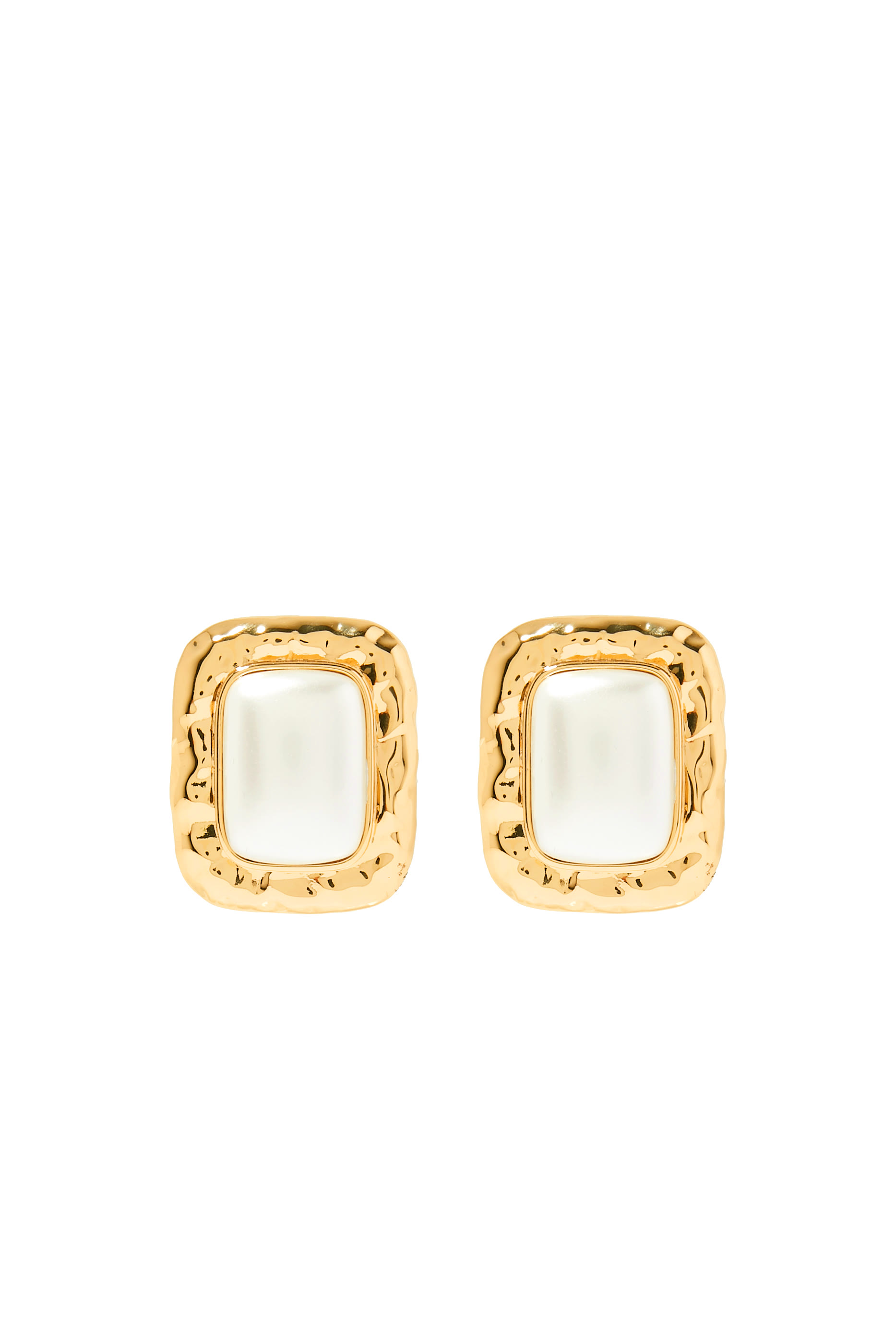 أقراط مزينة بنقشة ولؤلؤ