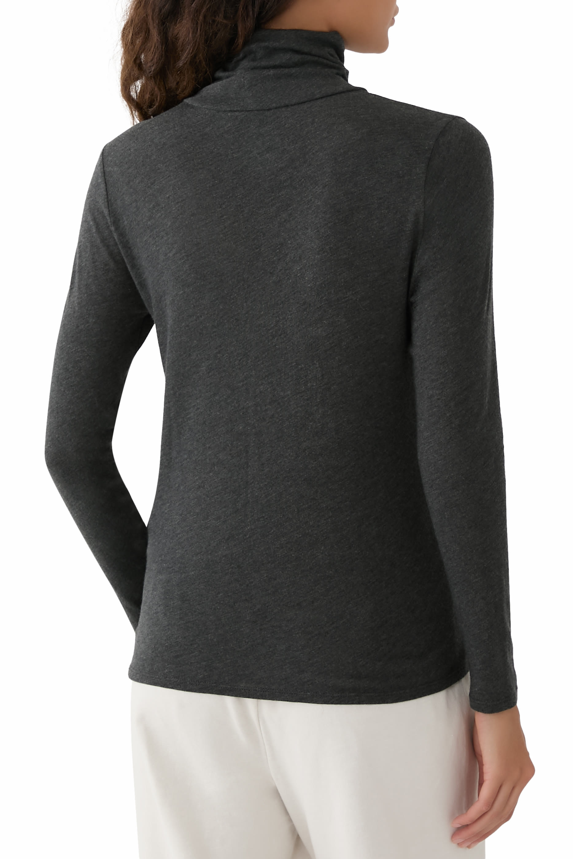 بلوزة شفافة محبوكة بياقة عالية