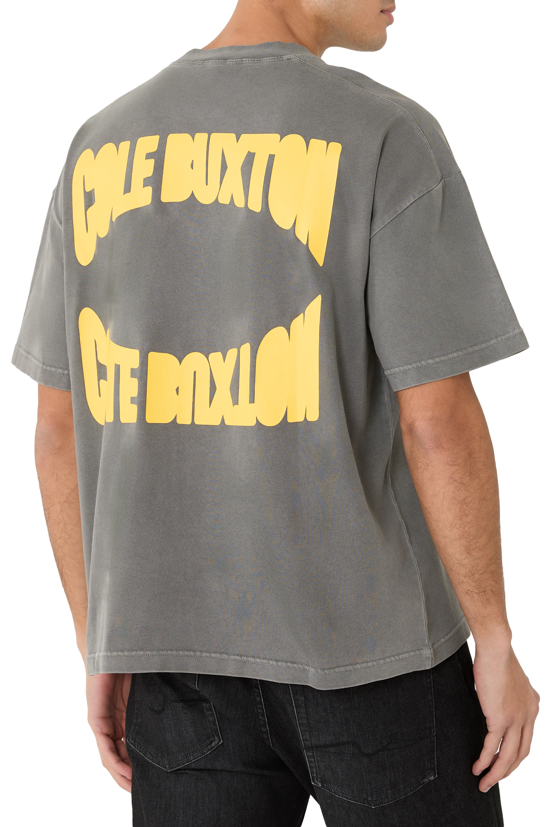 تيشيرت بشعار الماركة عاكس