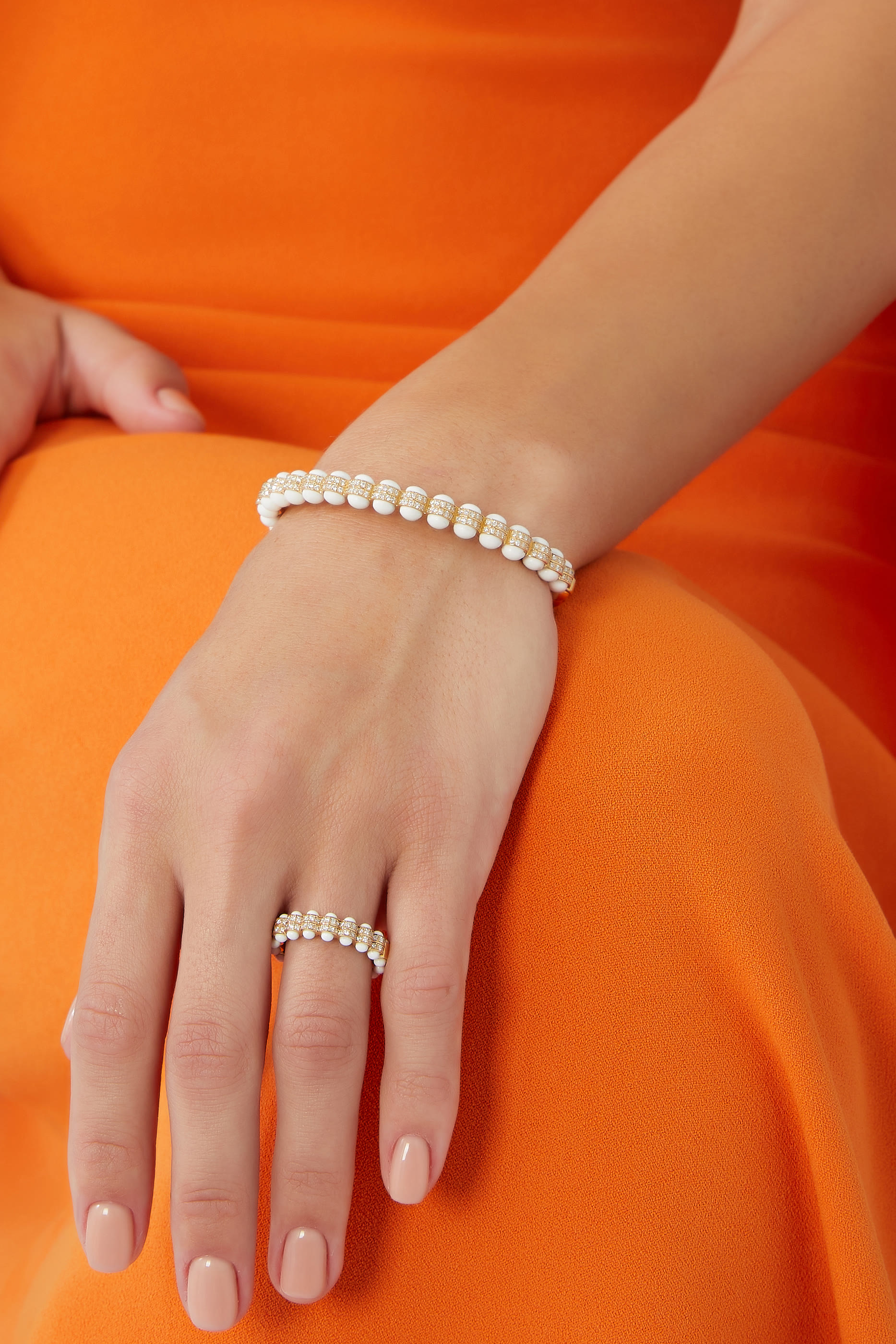 خاتم هيدروجان اتوم مرصع بالماس مينا وذهب أصفر عيار 18