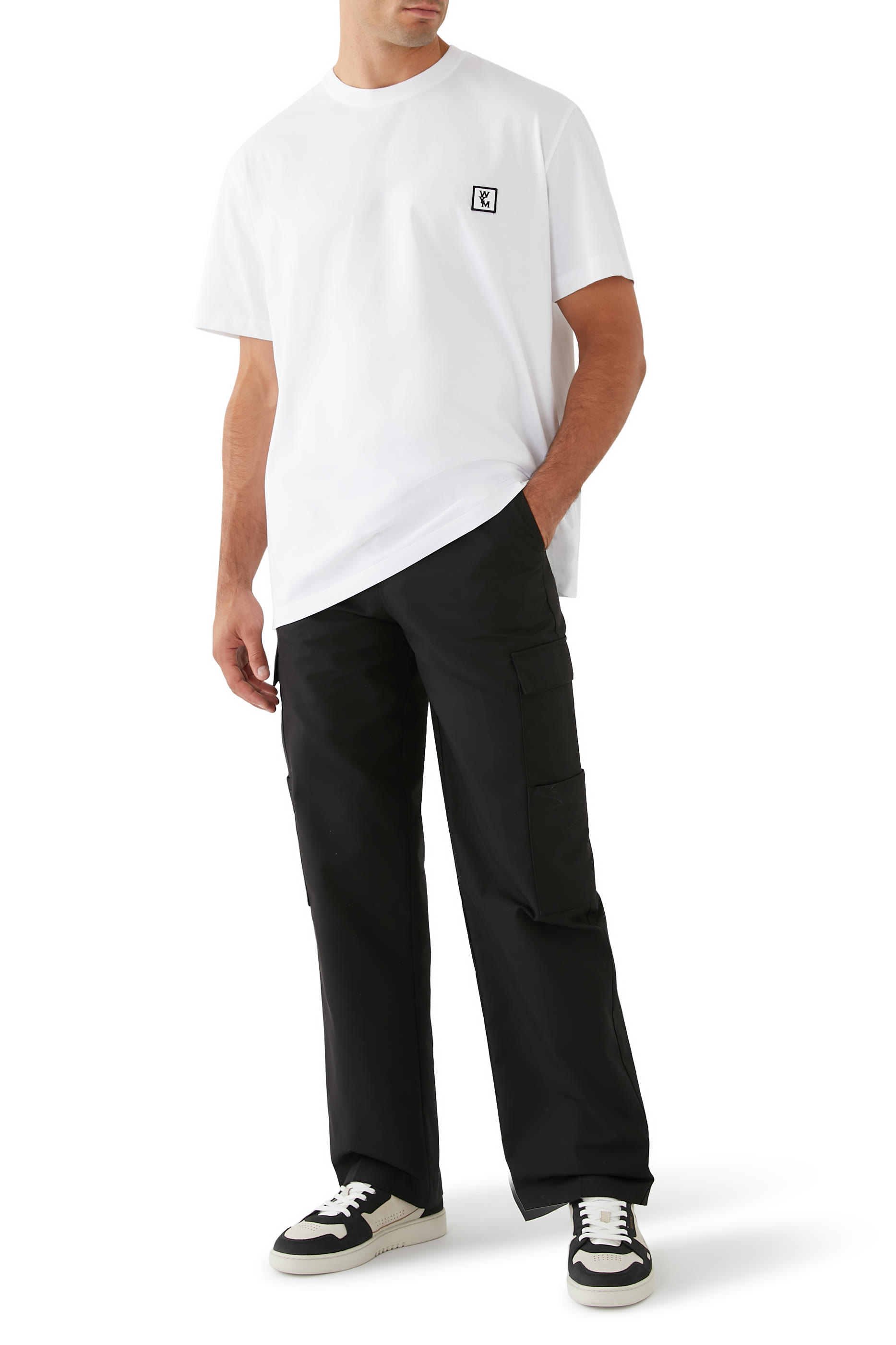 تيشيرت كلاسيكي بشعار الماركة