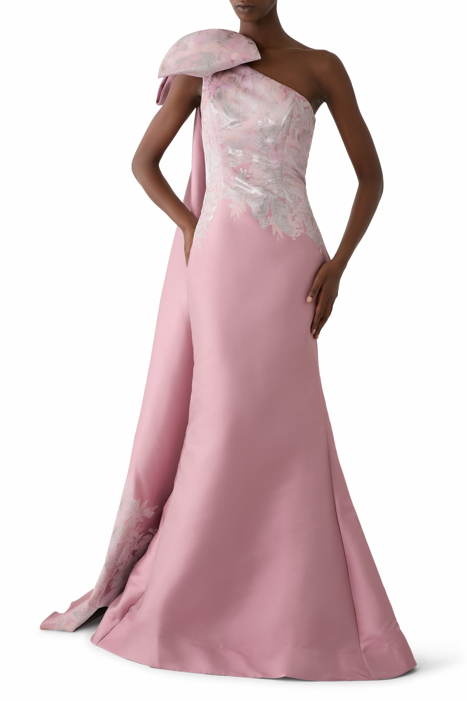 فستان سهرة بكتف واحد وفيونكة