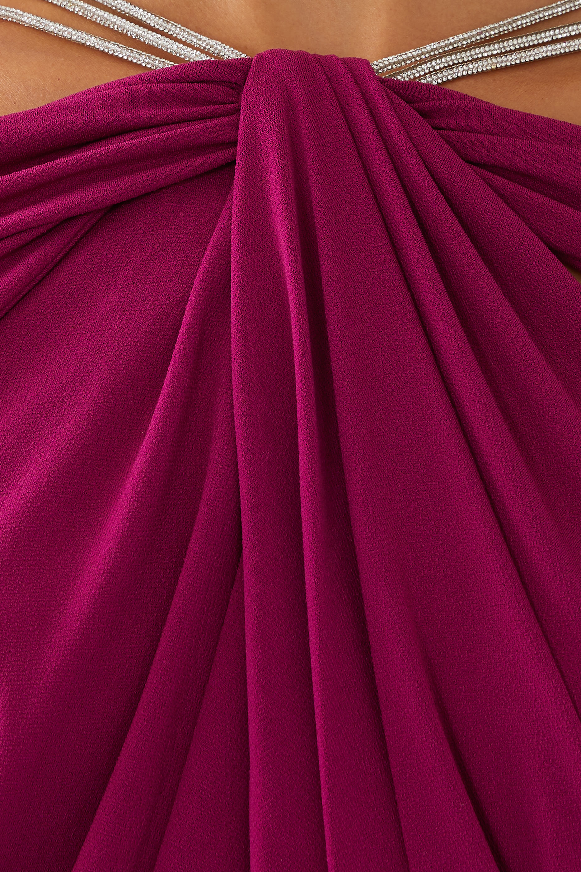 فستان سهرة بأكتاف متساقطة