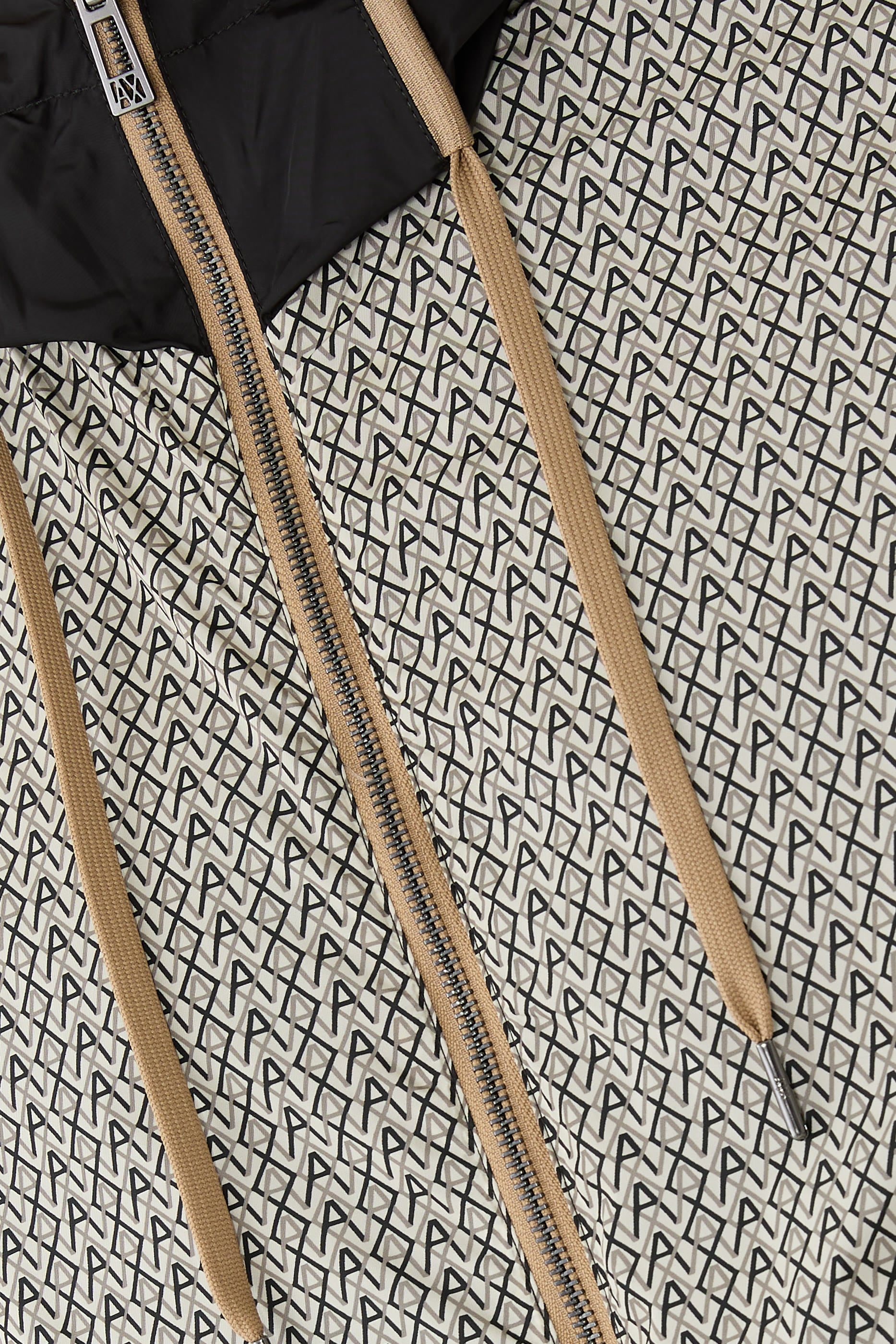 جاكيت بتصميم قميص وهودي