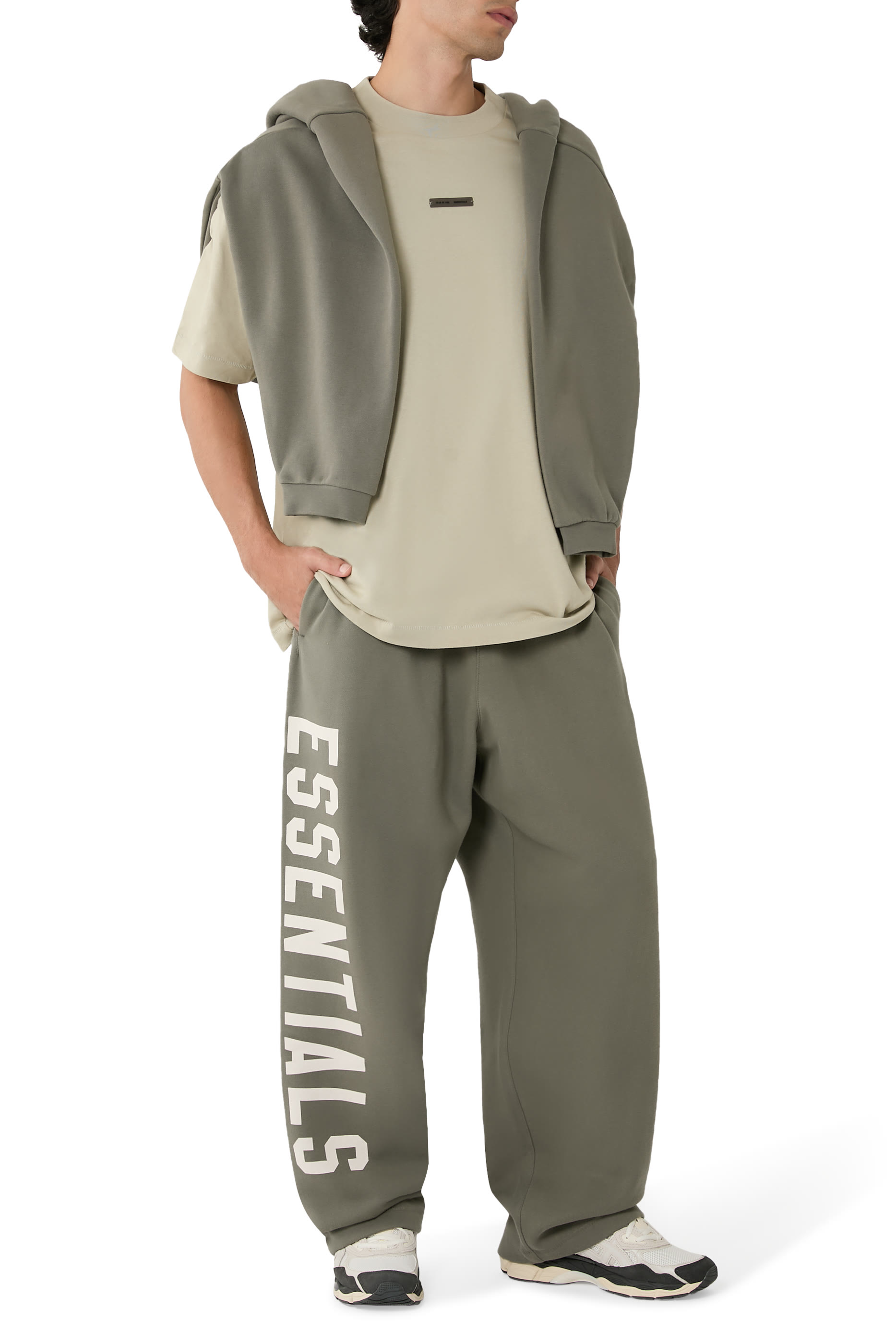 تيشيرت مزين بشعار الماركة