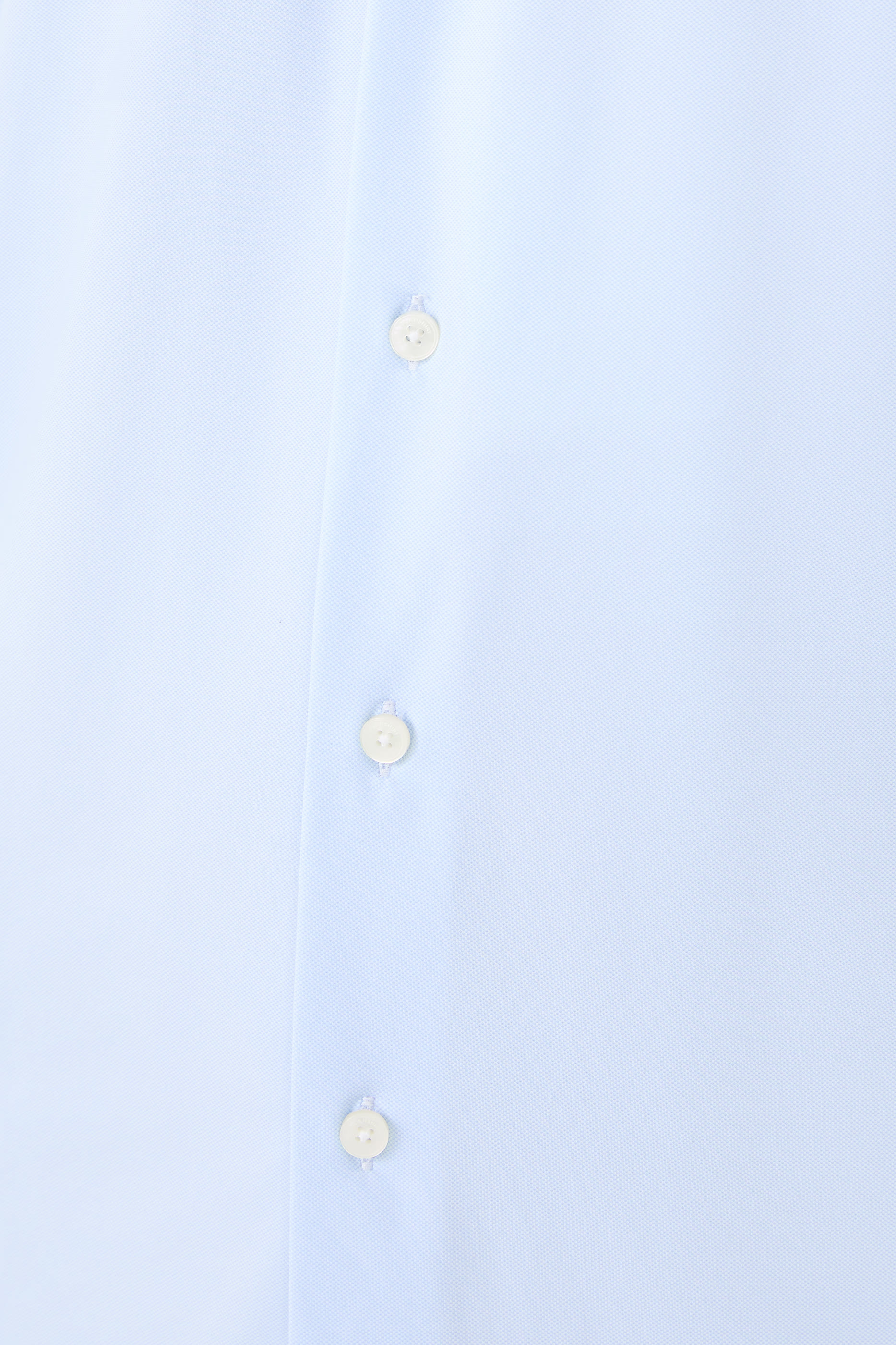 قميص بقصة ضيقة