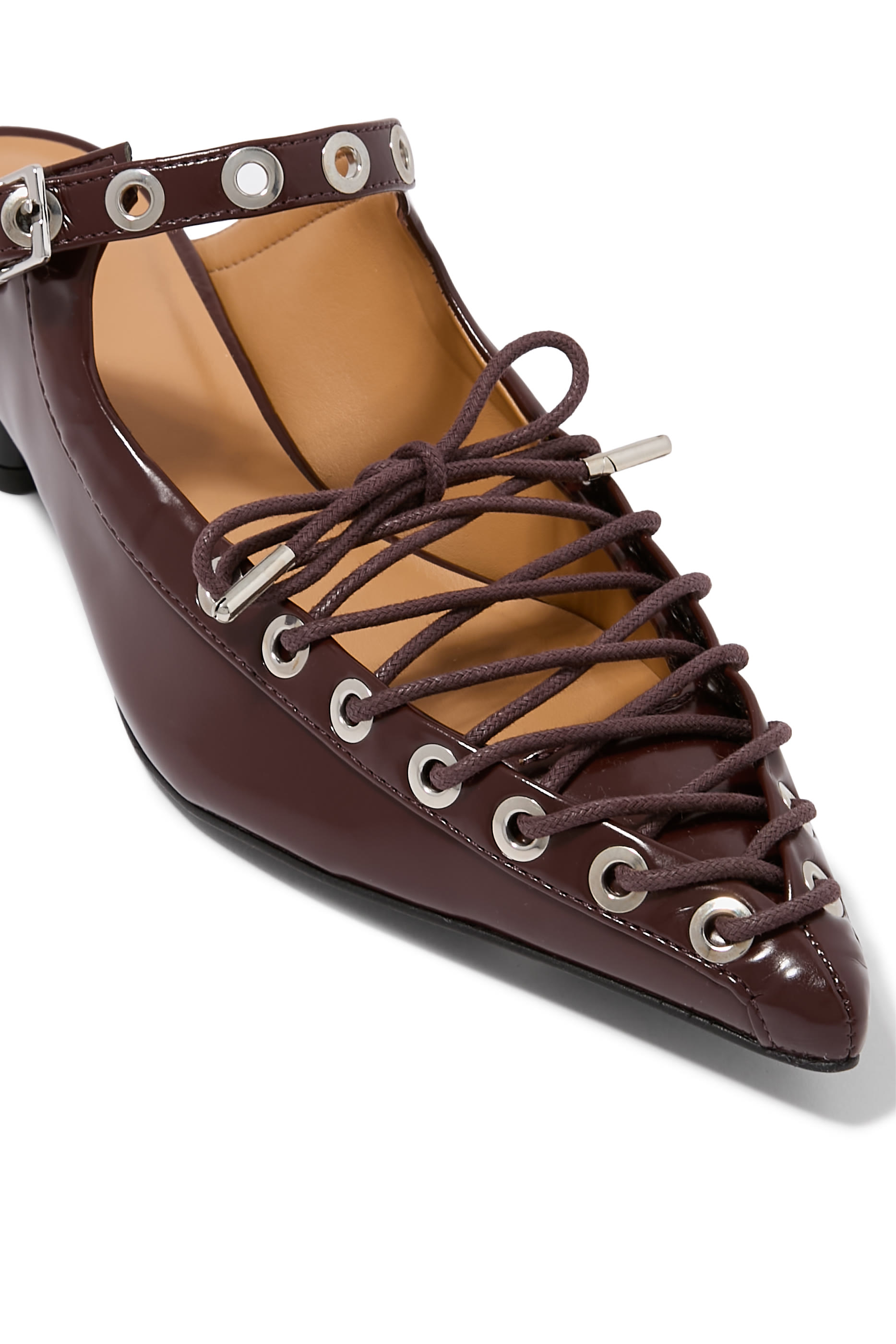 حذاء 35 مفتوح من الخلف بأربطة وحلي مفرغة